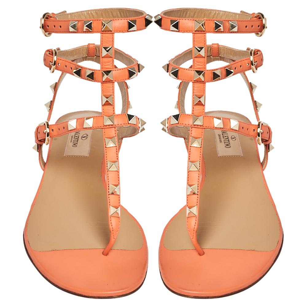 Instantly recognizable and super stylish, these Valentino sandals are a dream to own! They are time-tested gladiator sandals that are made for leather in an orange hue. Toughened up with signature pyramid studs, lending edgy polish to your