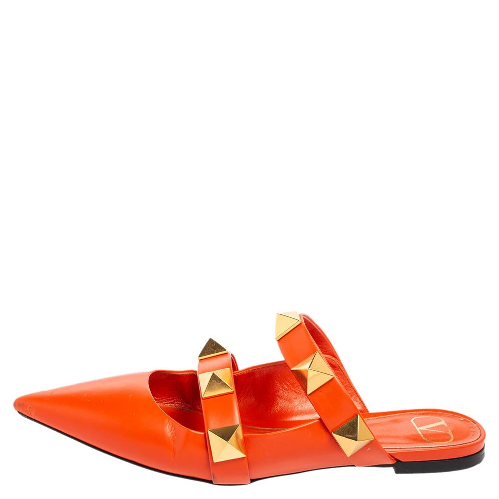 Valentino Orange Leather Roman Stud Flat Mules Size 39 In Good Condition In Dubai, Al Qouz 2