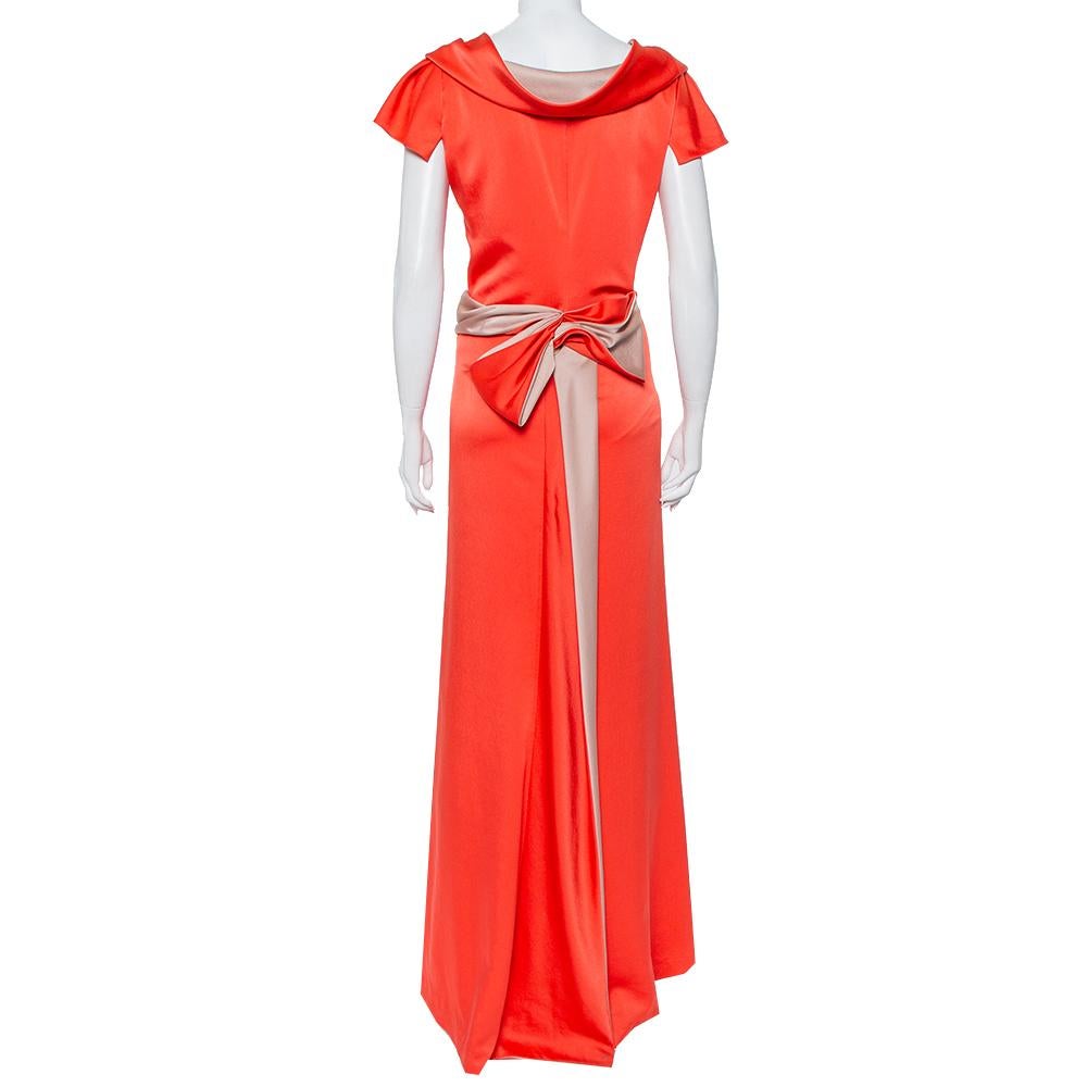 A perfect blend of comfort and style, you cannot go wrong with this Valentino dress. Include a touch of elegance and panache to your look with this orange-colored maxi dress. This satin dress will be your ultimate go-to option for those evening