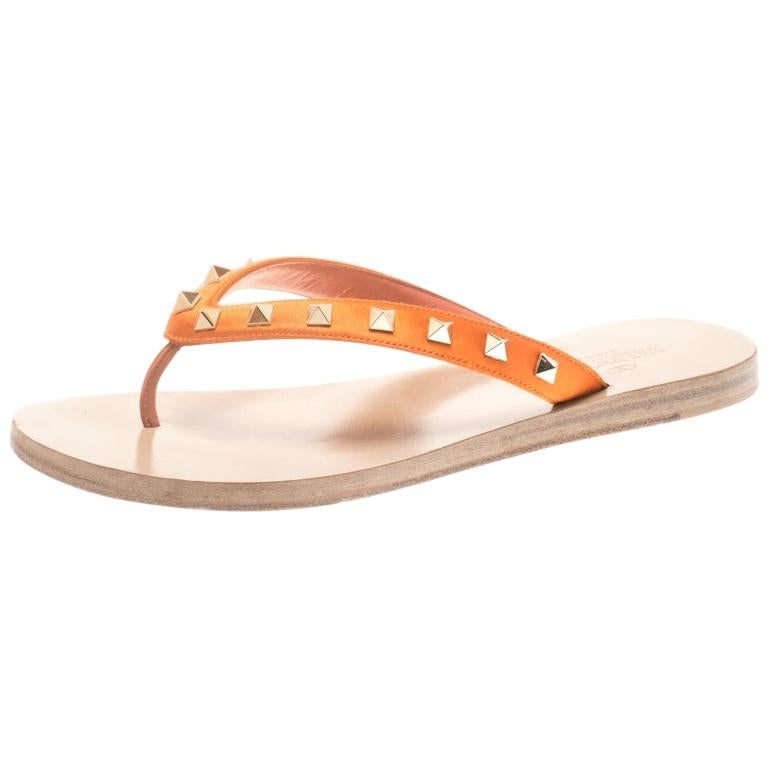 valentino thong rockstud flat sandals