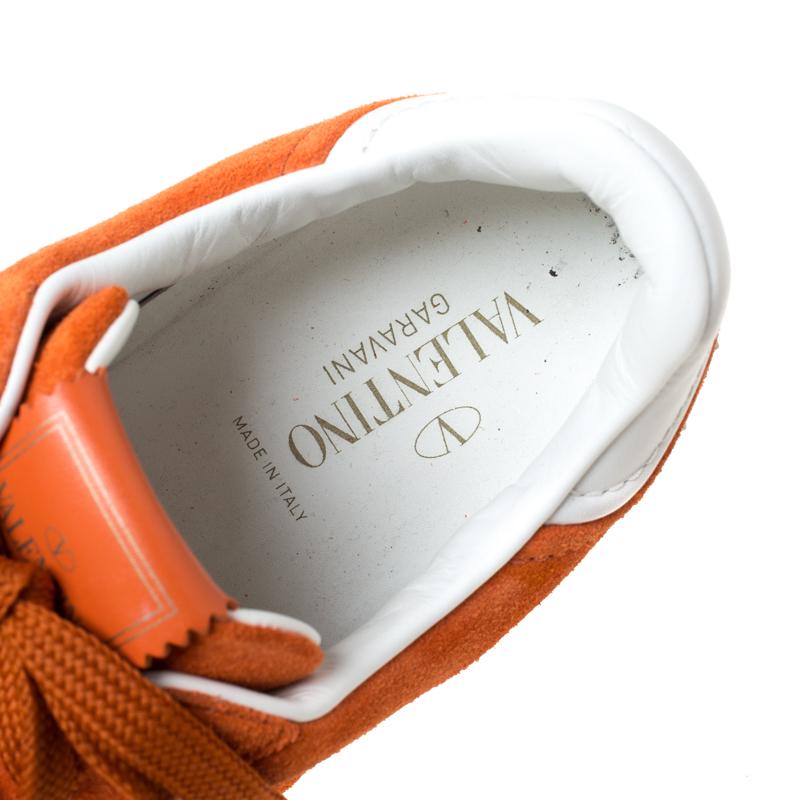 Valentino Orange Suede And White Leather Flycrew Low Top Sneakers Size 40 In Good Condition In Dubai, Al Qouz 2