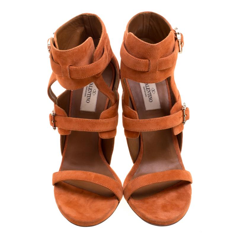 Valentino Orange Suede Buckle Detail Ankle Wrap Sandals Size 39.5 In New Condition In Dubai, Al Qouz 2