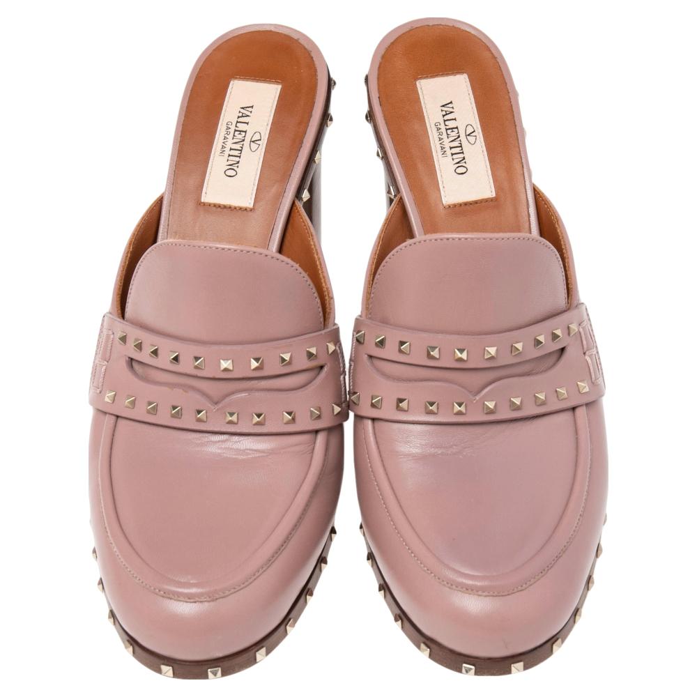 Valentino Pale Pink Leather Rockstud Penny Loafer Mules Size 38.5 In Good Condition In Dubai, Al Qouz 2