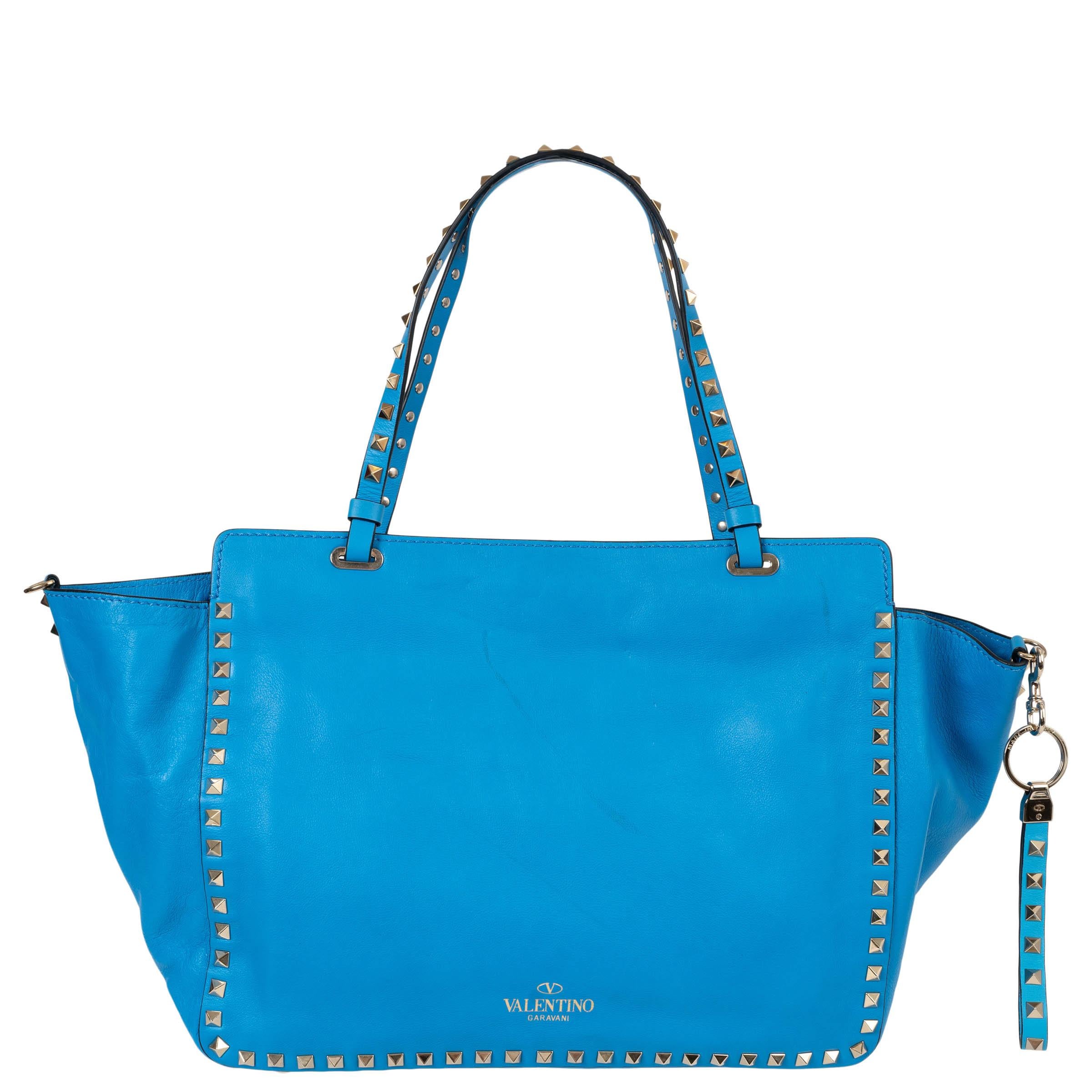 VALENTINO Papageiblaue Tragetasche aus Leder ROCKSTUD MEDIUM (Blau) im Angebot