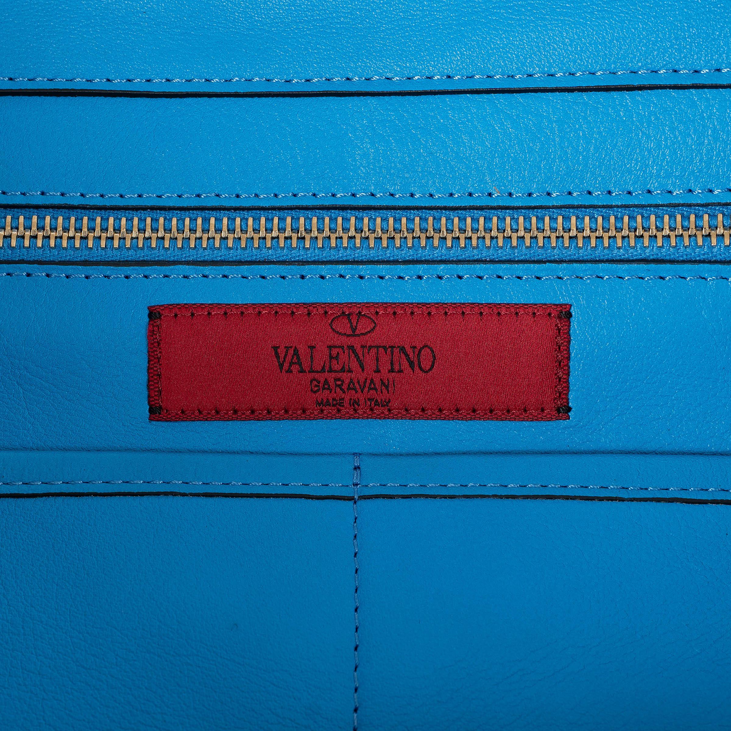VALENTINO Papageiblaue Tragetasche aus Leder ROCKSTUD MEDIUM im Angebot 2