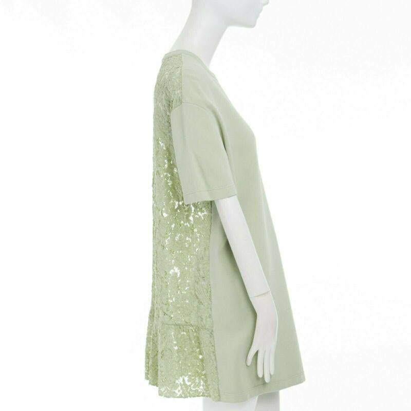 VALENTINO - Mini-robe en crêpe de coton vert pastel avec dentelle florale plissée au dos L Pour femmes en vente