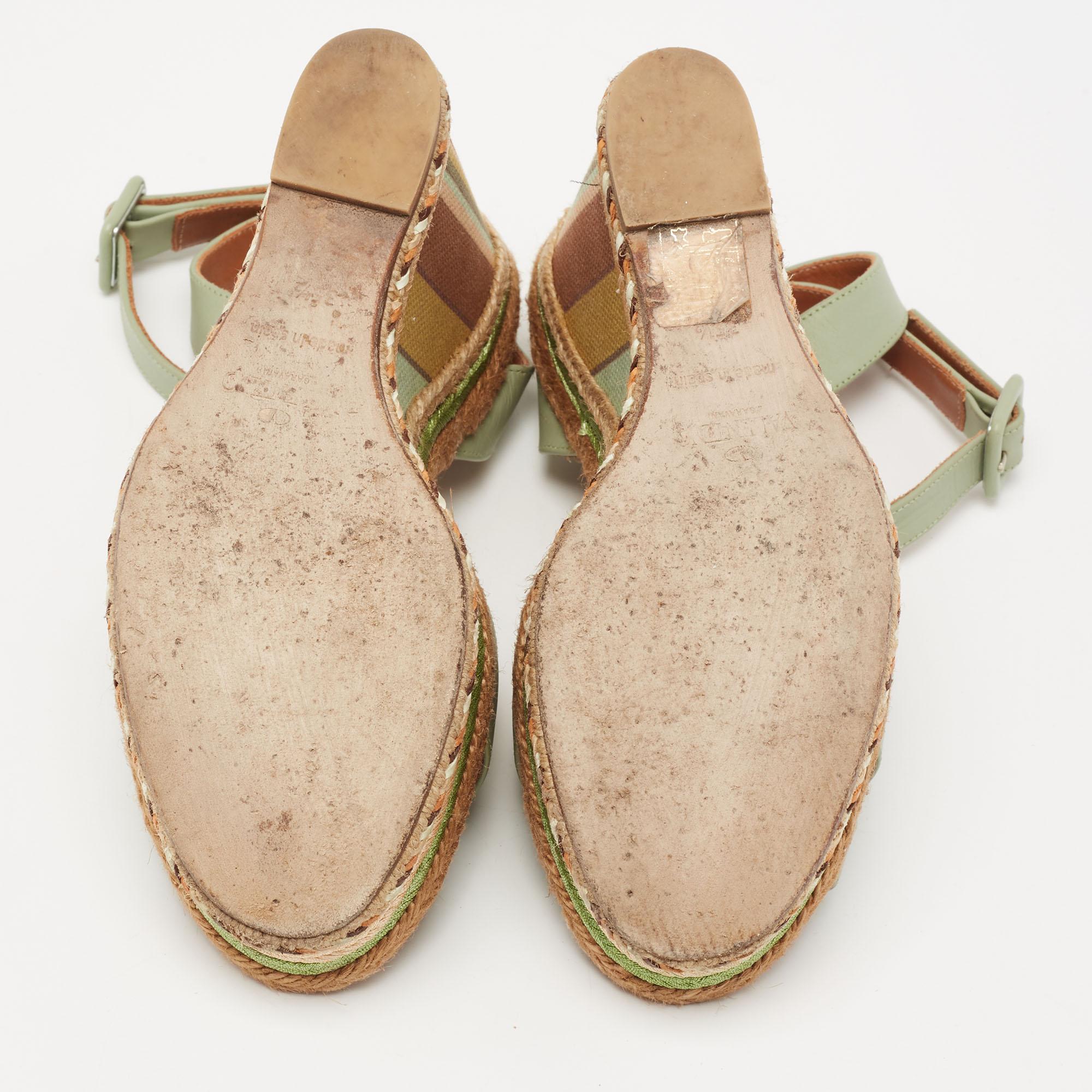 Valentino Pastel Green Leather 1973 Espadrille Wedge Ankle-Strap Sandals Size 35 In Good Condition In Dubai, Al Qouz 2