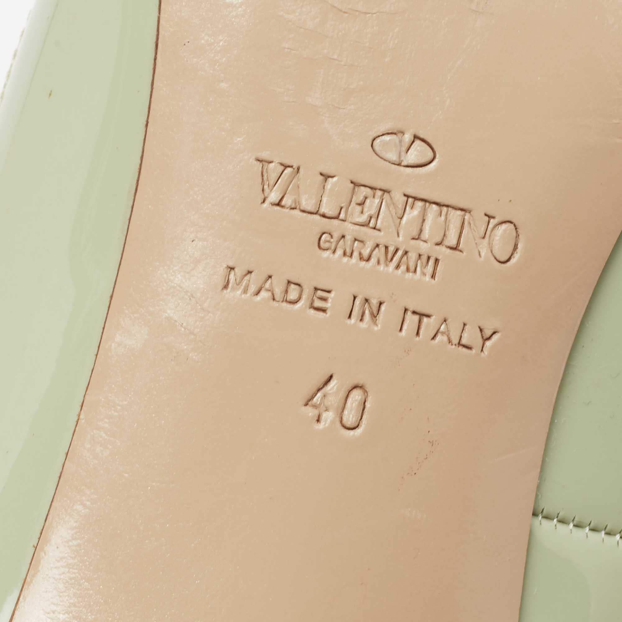 Valentino Pastel Green Patent Leather Tango Ankle-Strap Pumps Size 40 In Good Condition In Dubai, Al Qouz 2