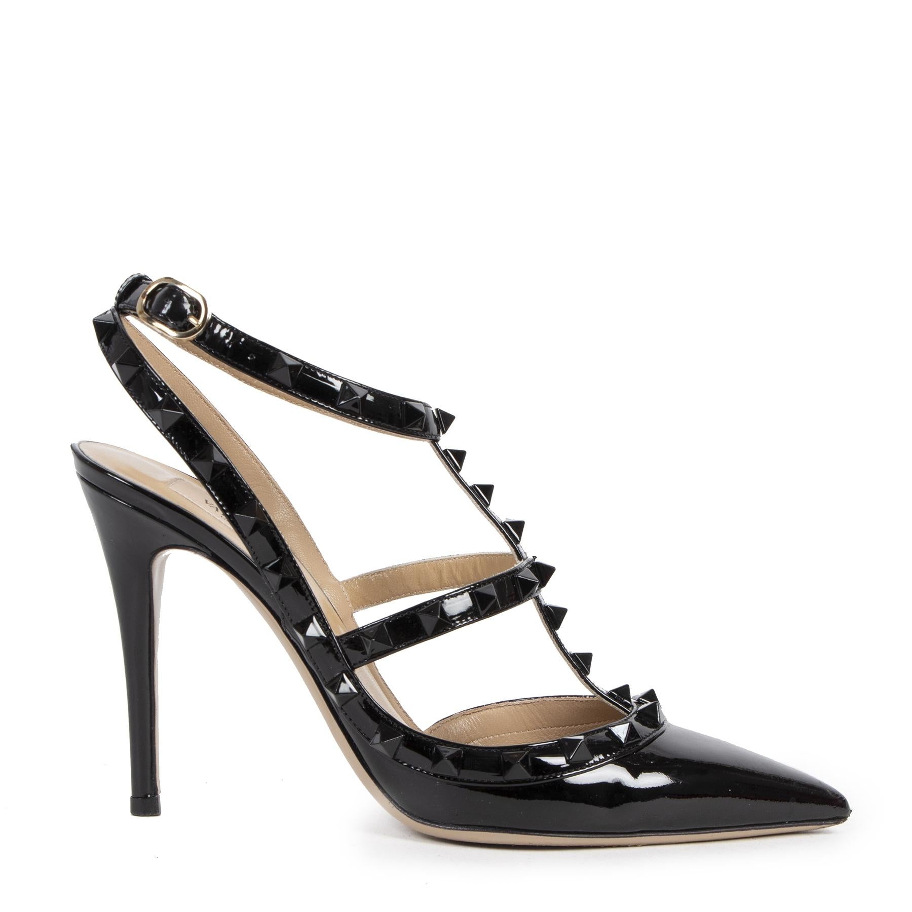 Preloved condition

Valentino Patent Leather Rockstud Heels - Size 37

A black pair of heels will never go out of style and these Valentino heels are the perfect timeless pick! These Valentino Rockstud heels are one of the most iconic shoes out
