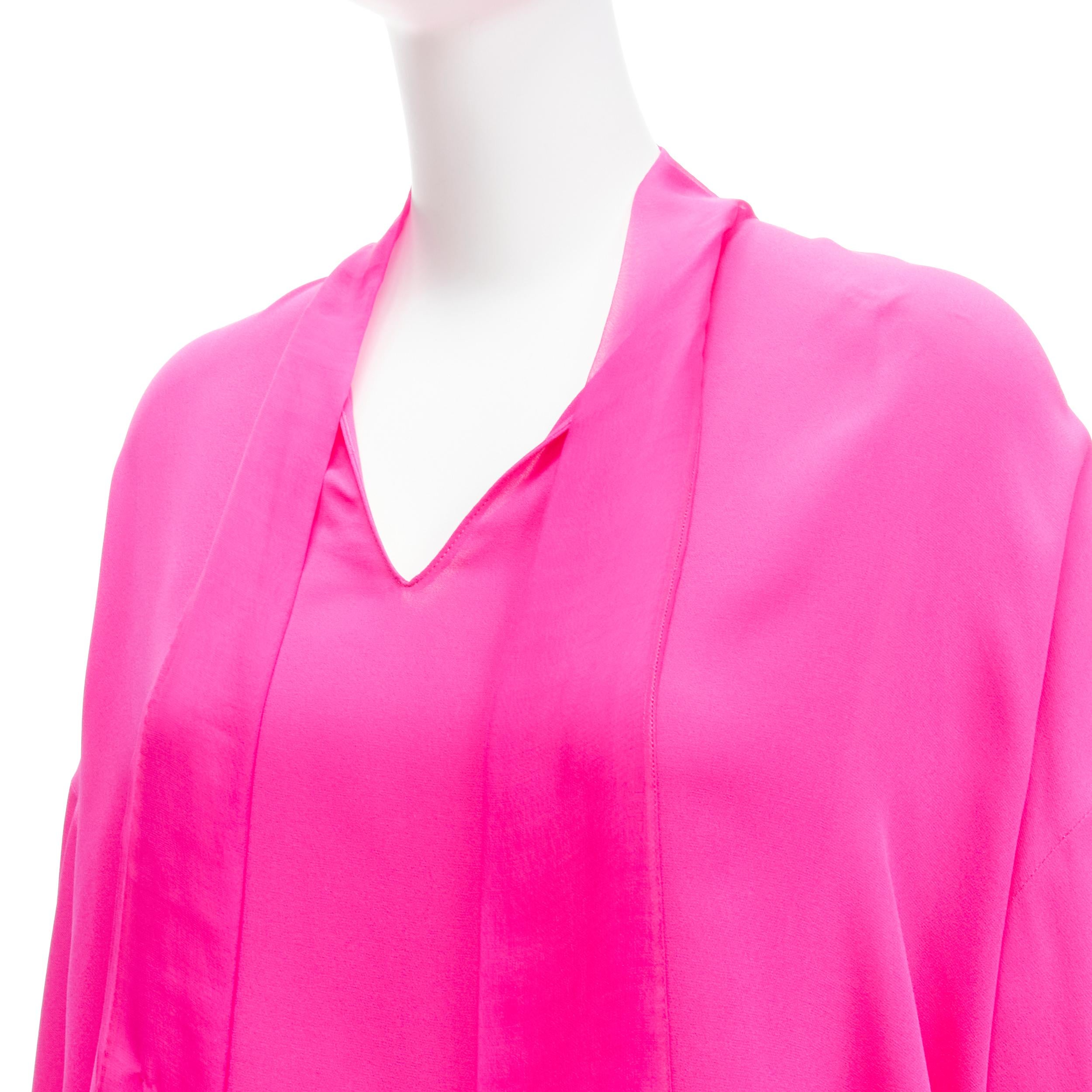 VALENTINO Piccioli 2022 Runway Pink PP 100% silk neck tie relaxed blouse IT38 XS
Reference: AAWC/A00484
Brand: Valentino
Designer: Pier Paolo Piccioli
Collection: 2022 - Runway
Material: Silk
Color: Pink
Pattern: Solid
Closure: Self Tie
Extra