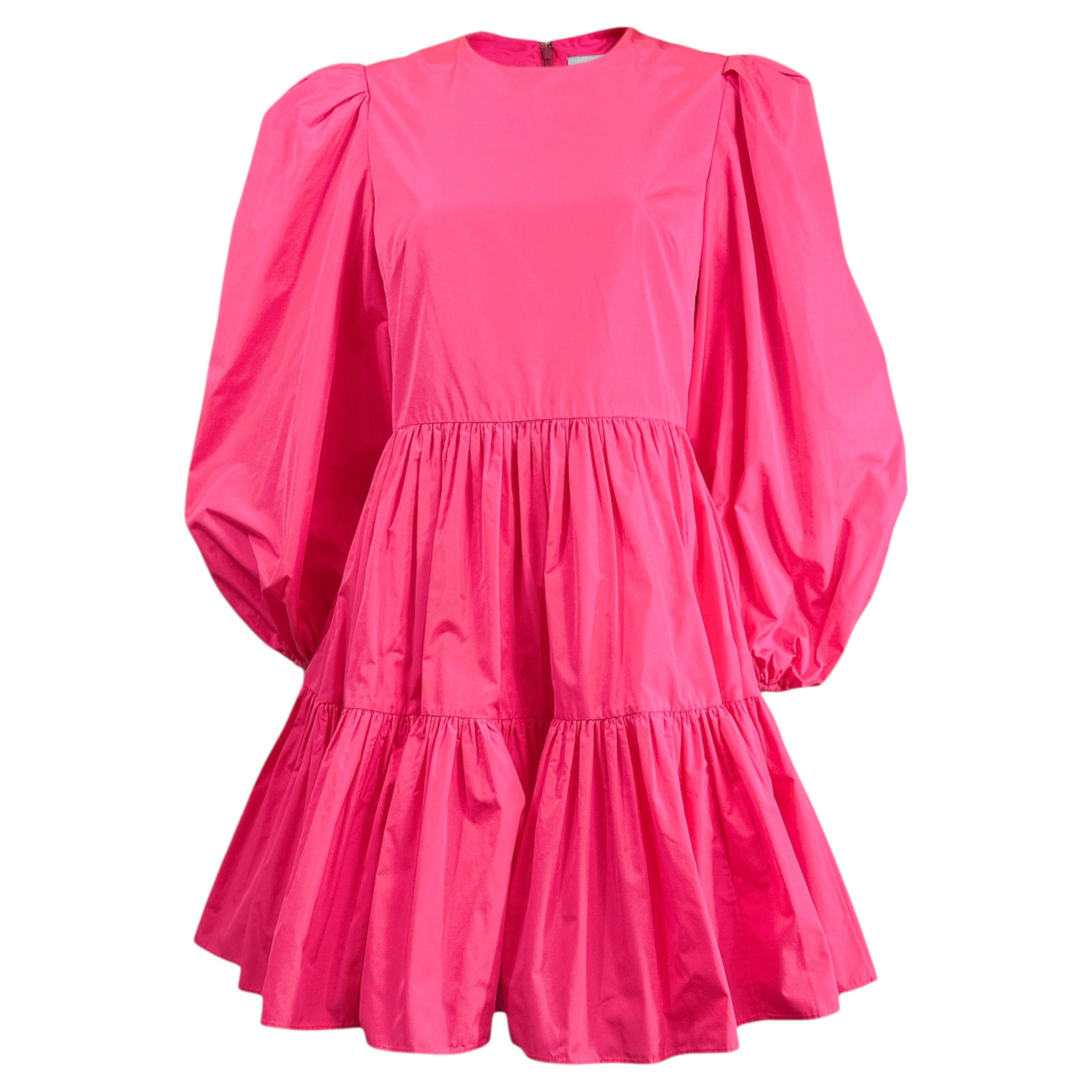 Valentino Pierpaolo Piccioli Herbst 2022 rosa Taftkleid im Angebot