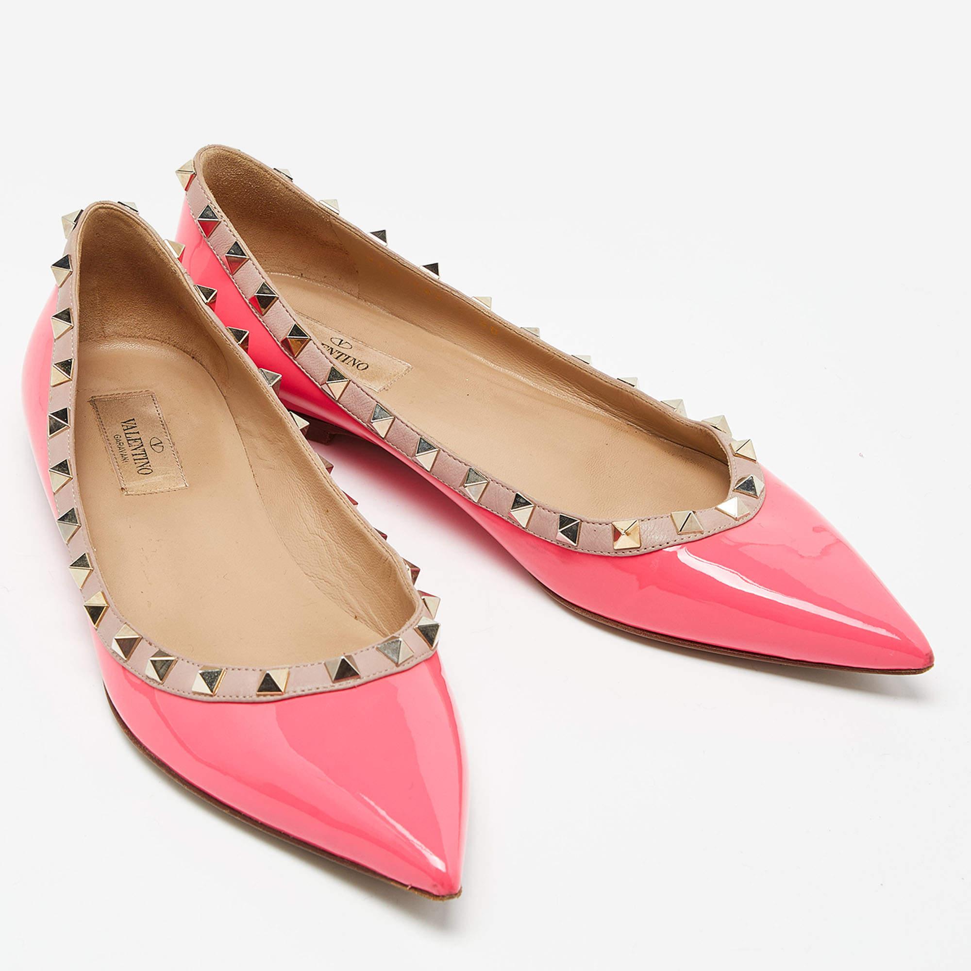 Valentino Pink/Beige Patent Leather Rockstud Pointed Toe Ballet Flats Size 40 For Sale 2