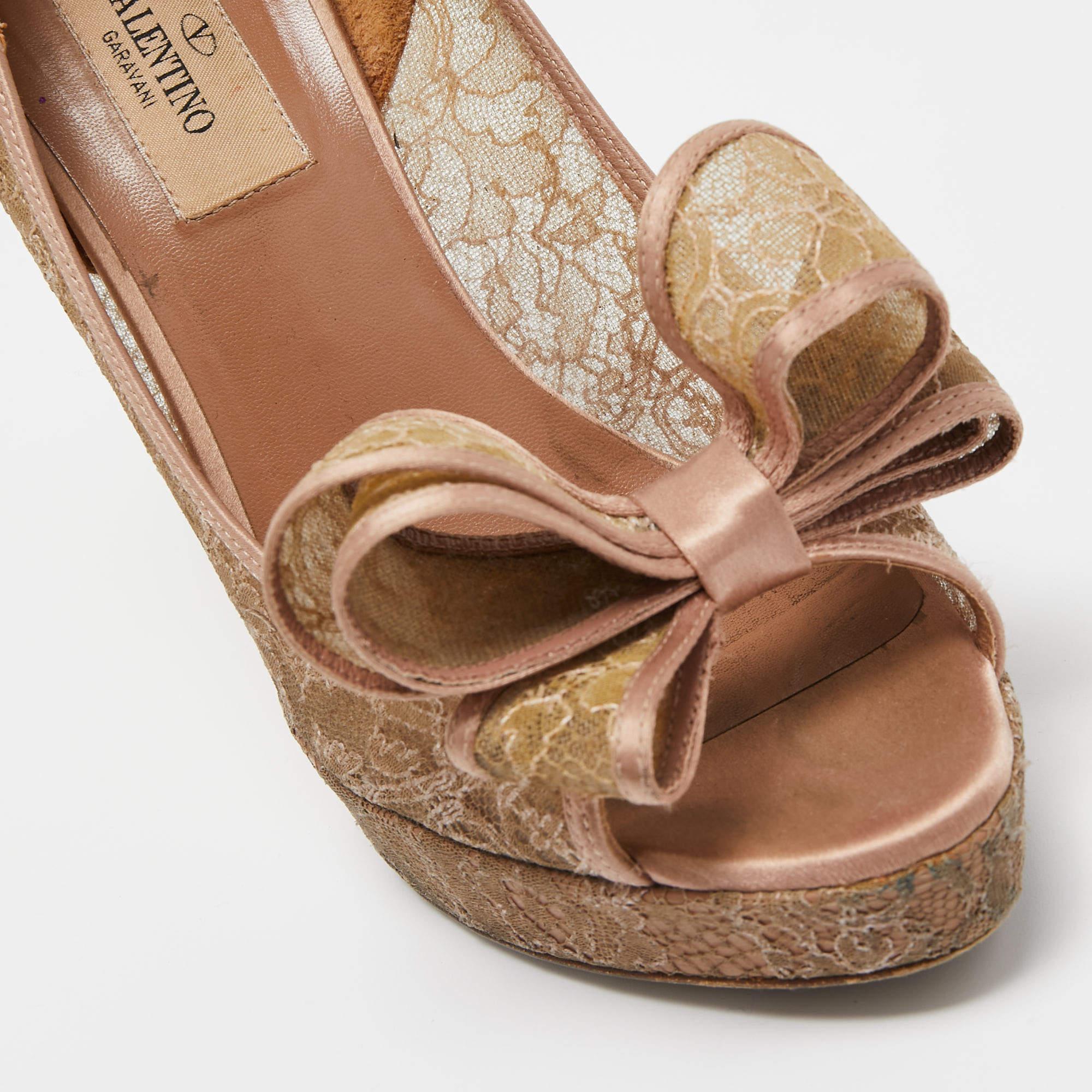 Valentino Pink/Beige Satin and Lace Platform Pumps Size 37 For Sale 3