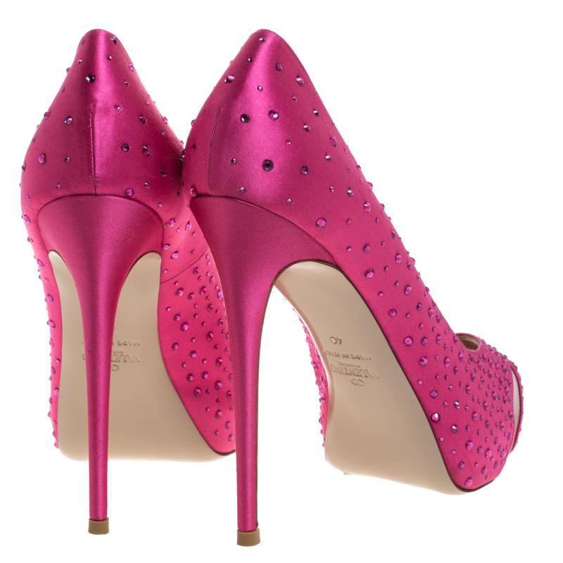 Valentino Pink Crystal Embellished Satin Peep Toe Platform Pumps Size 40 In Good Condition For Sale In Dubai, Al Qouz 2