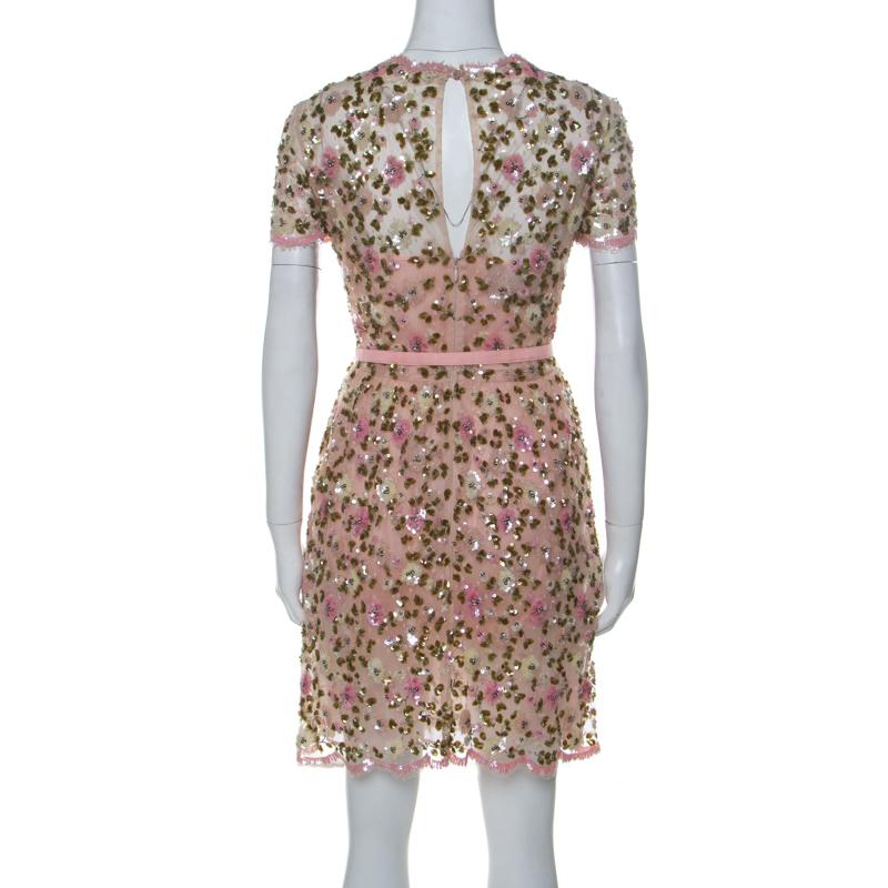 This Valentino dress cannot be more perfect as it is overflowing with exquisiteness. From its silhouette to its immaculate craftsmanship, the dress looks ready to give you a magical experience. Made from quality fabrics like silk and nylon, it comes