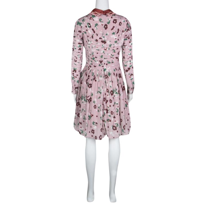 The house of Valentino brings this refreshing style into your closets for a look if grace and élan. Crafted into a chic pin-tucked detail that imparts a look of grace to this trendy silhouette, this fit and flare dress can be sported with ease all