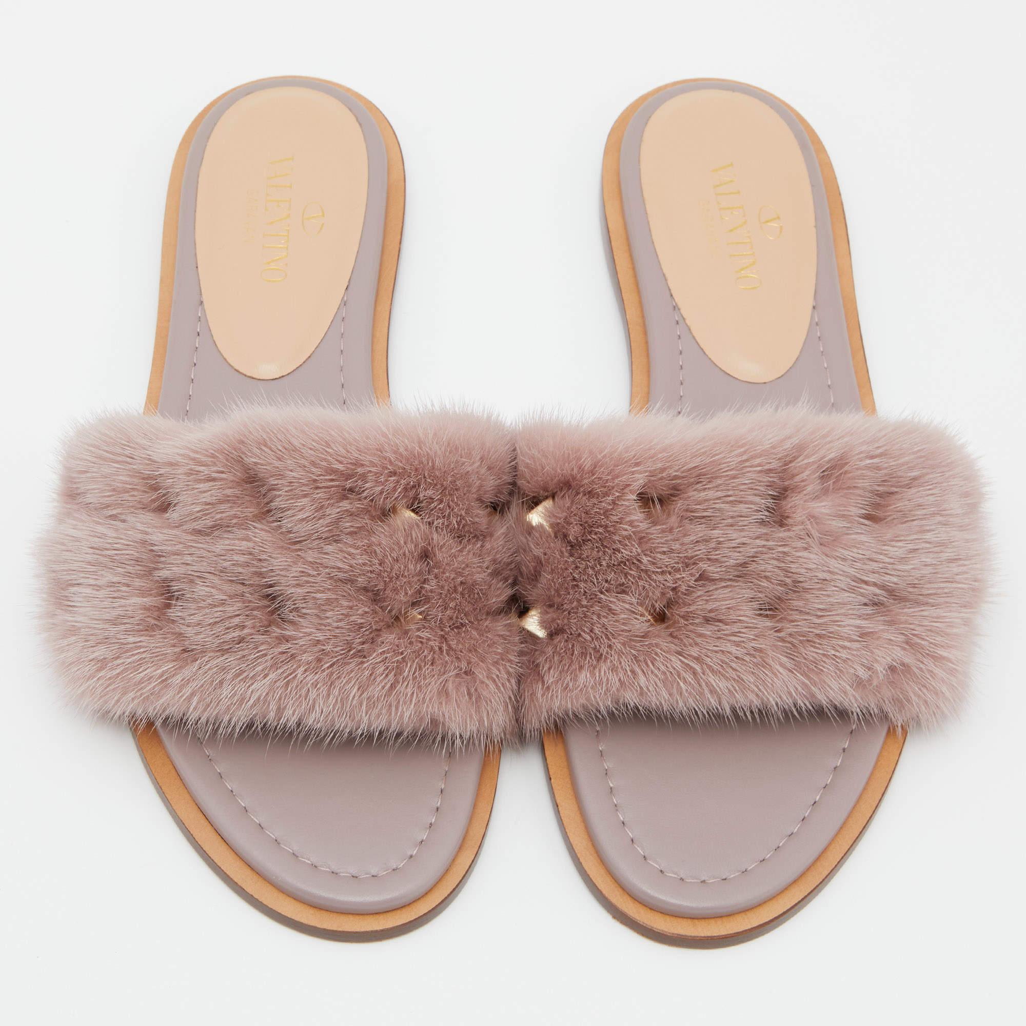 Comfort and fashion come together to bring forth these fabulous flat slides from Valentino. The multicolor slides feature fur straps detailed with the signature Rockstud studs and comfortable leather insoles. Happy feet, we say!

