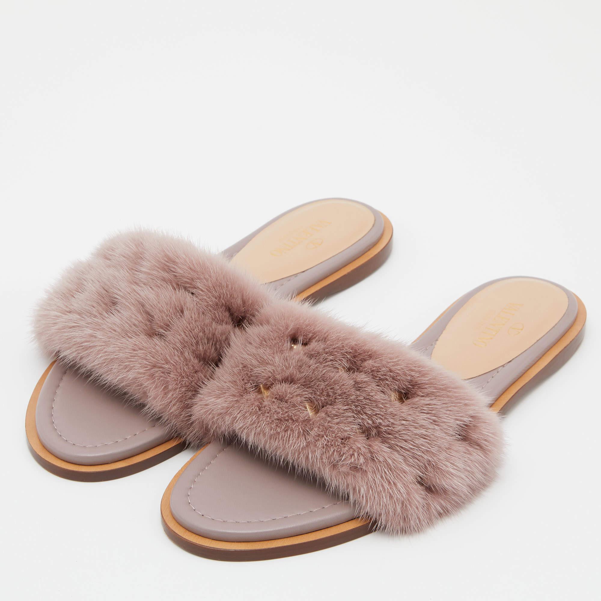 Women's Valentino Pink Fur and Leather Rockstud Flat Sandals Size 39