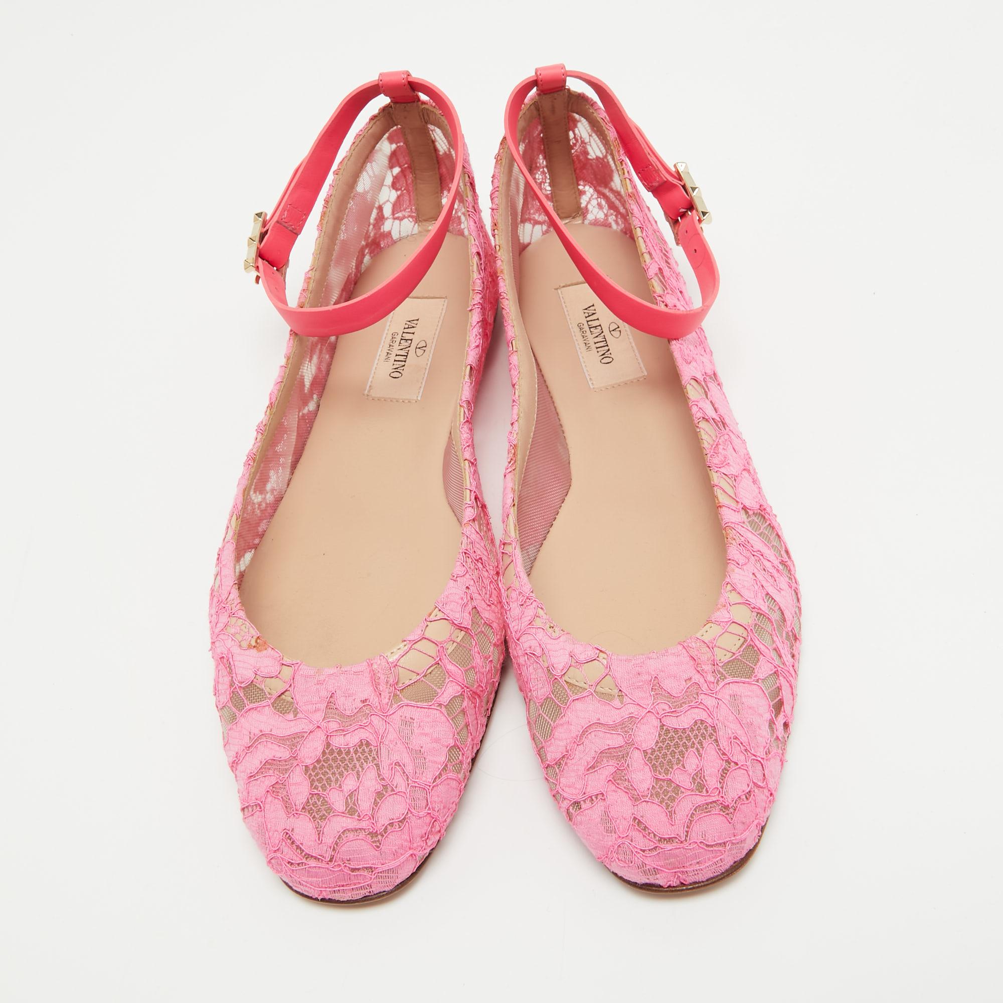 Valentino Pink Lace and Leather Ankle Wrap Ballet Flats Size 40 In Excellent Condition For Sale In Dubai, Al Qouz 2