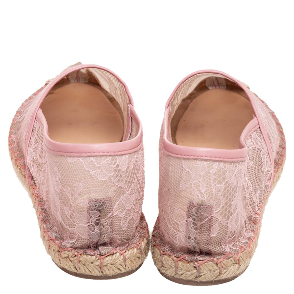 Valentino Pink Lace and Leather Trim Flat Espadrilles Size 40 In Good Condition In Dubai, Al Qouz 2