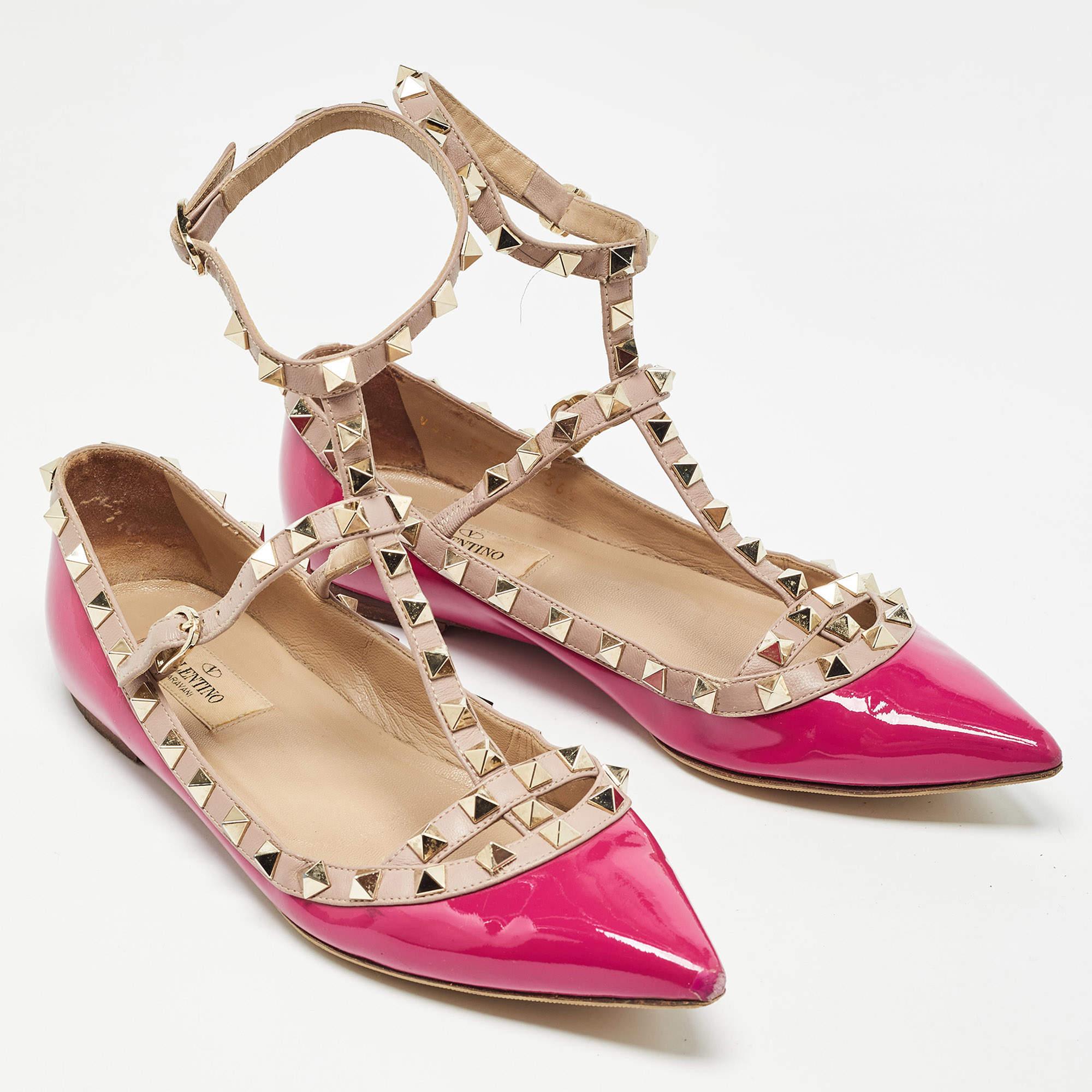 Bailarinas Rockstud de piel y charol rosa Valentino talla 36.5 en Bastante bueno estado para la venta en Dubai, Al Qouz 2