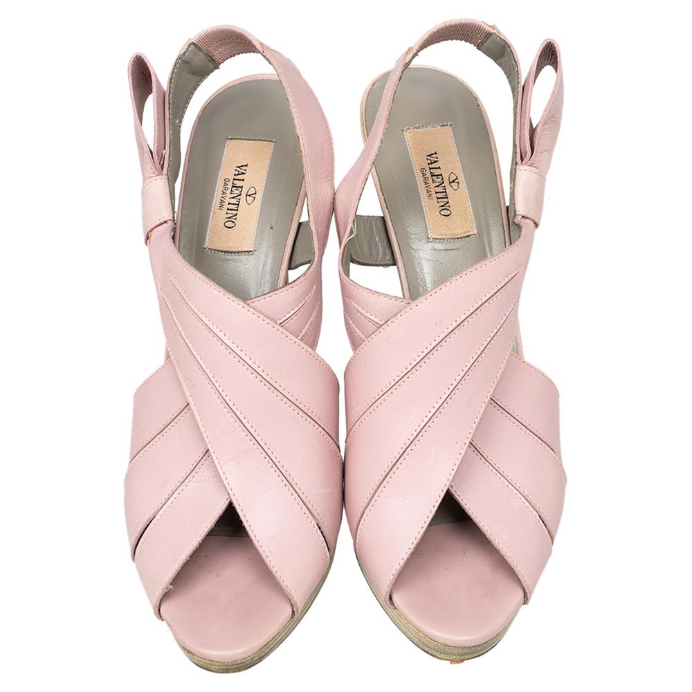 Add the right slant of style with these Valentino sandals. The pre-loved designer shoes in leather feature a bow detail, peep toes, slingback closure, and 12 cm heels for a comfortable lift.

Includes: Original Dustbag