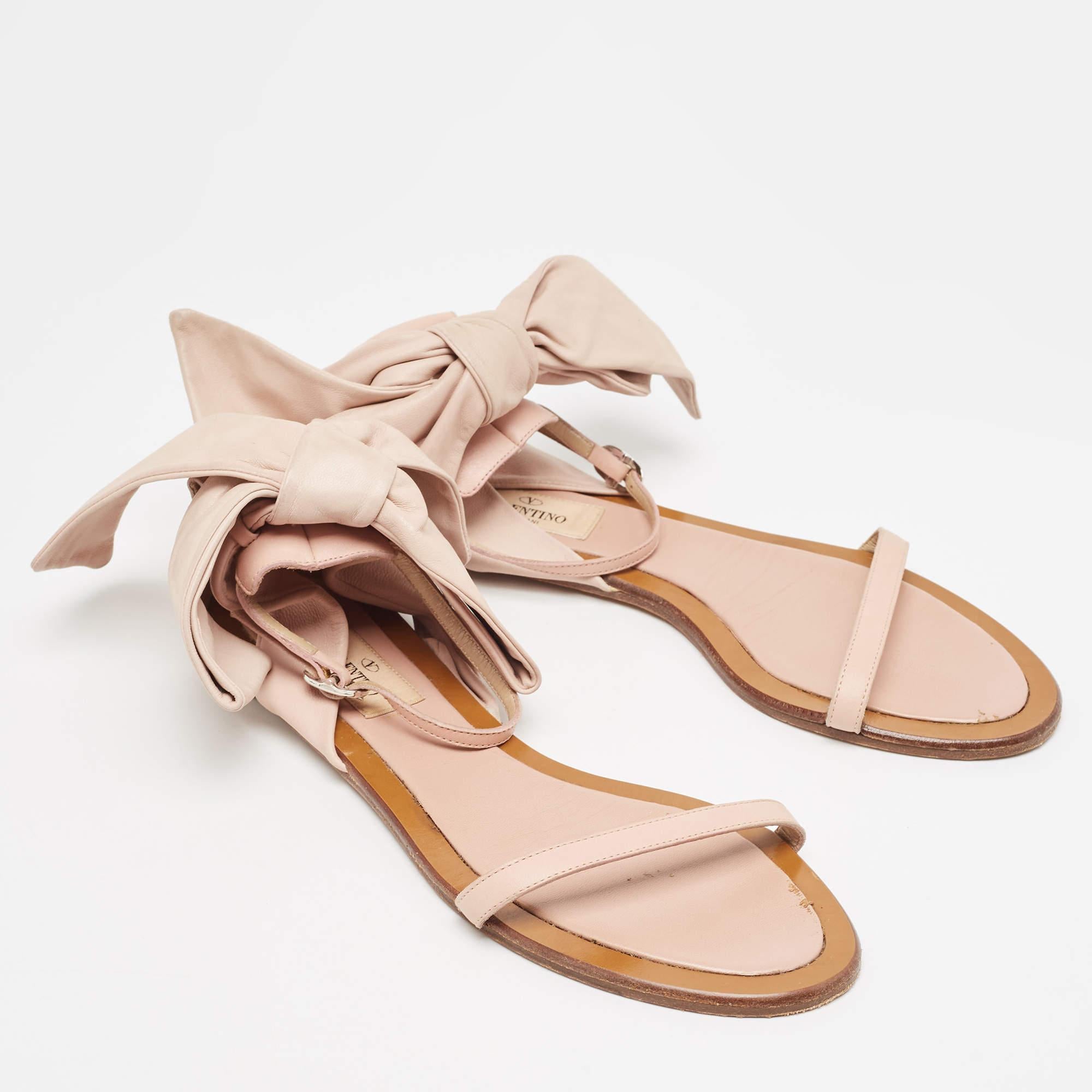 Valentino Pink Leather LeatherAnkle Strap Flat Sandals Size 38 In Good Condition In Dubai, Al Qouz 2