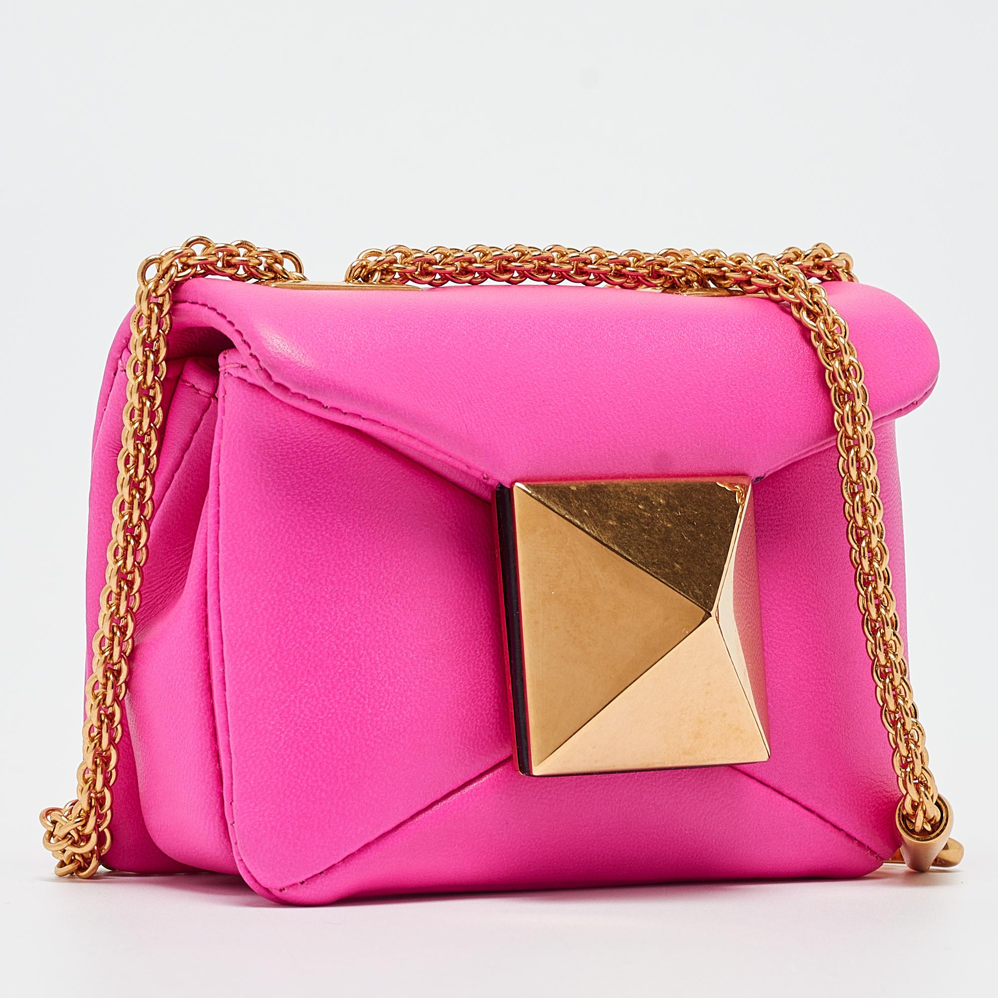 Valentino Pink Leather Micro One Stud Chain Bag In New Condition For Sale In Dubai, Al Qouz 2