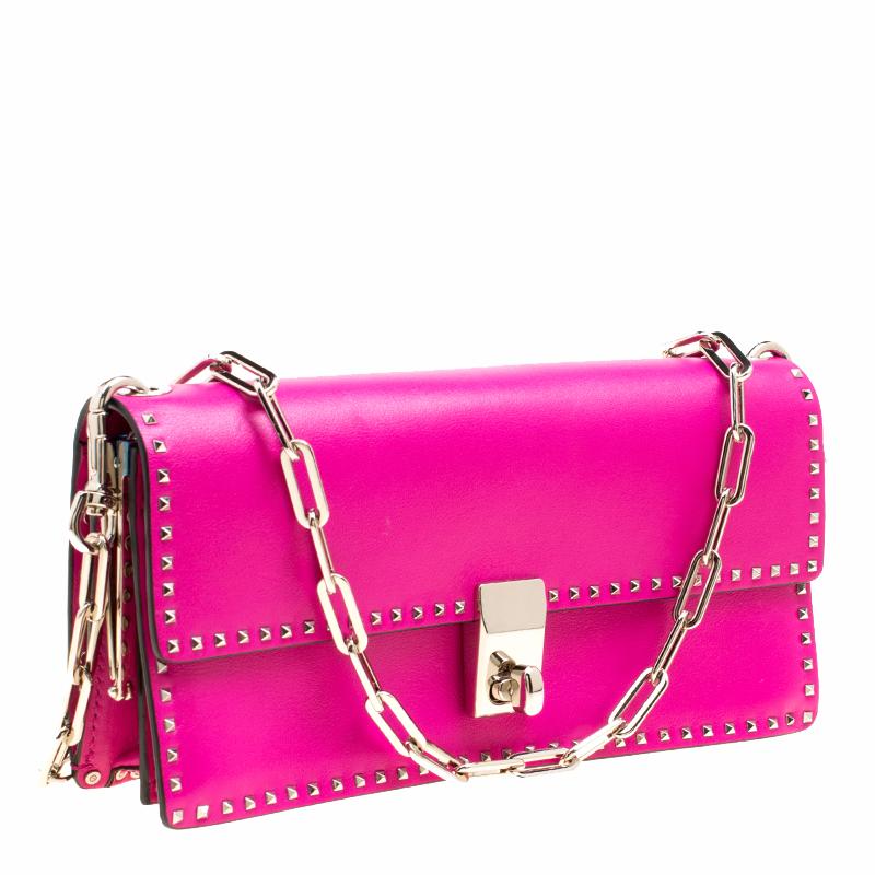 Valentino Pink Leather Micro Rockstud Chain Clutch In New Condition In Dubai, Al Qouz 2