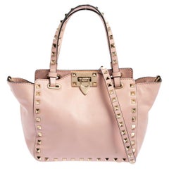 Valentino - Mini sac cabas trapèze en cuir rose à clous Rockstud