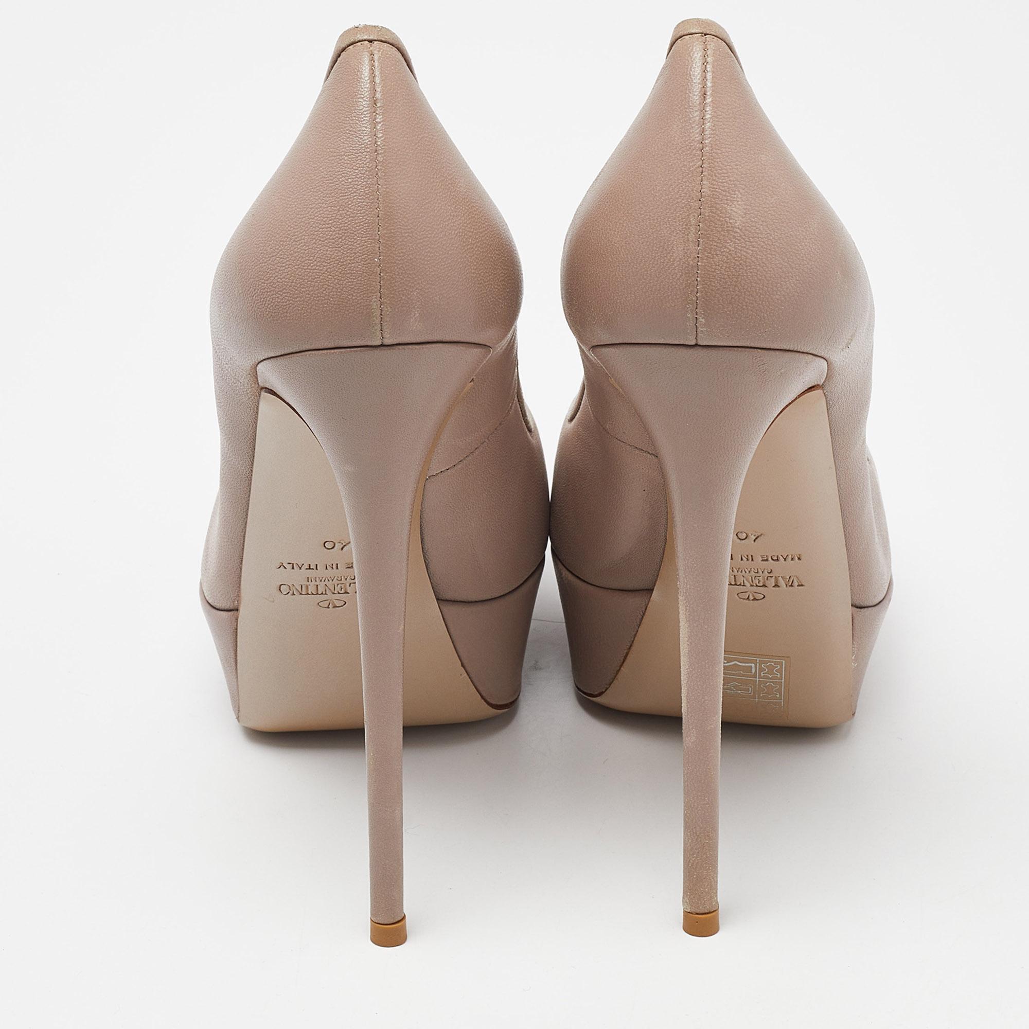 Women's Valentino Pink Leather Platform Round Toe Pumps Size 40 For Sale
