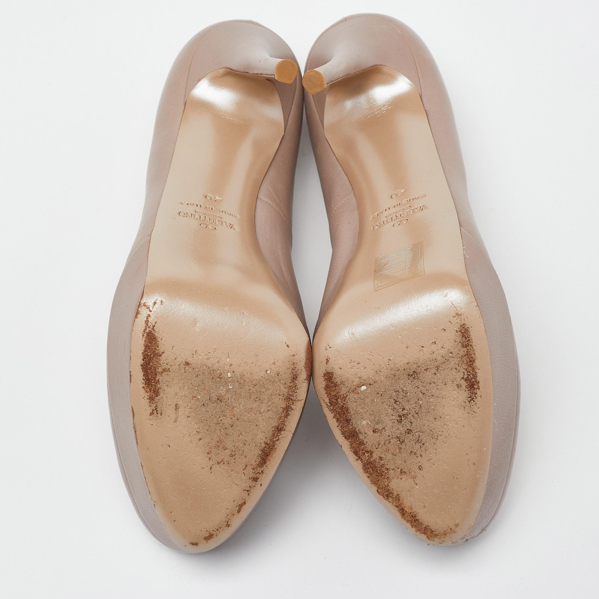 Valentino Pink Leather Platform Round Toe Pumps Size 40 For Sale 1