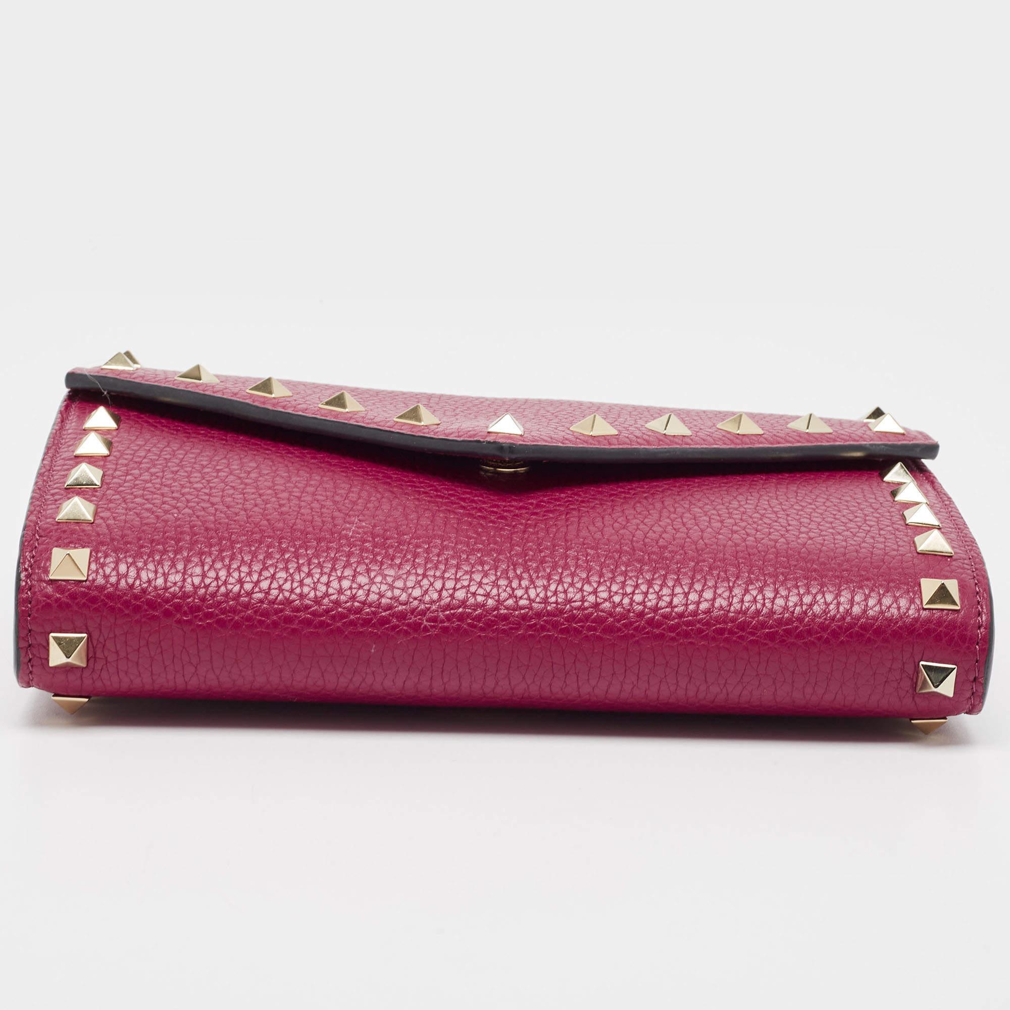 Women's Valentino Pink Leather Rockstud Envelope Wallet on Chain For Sale