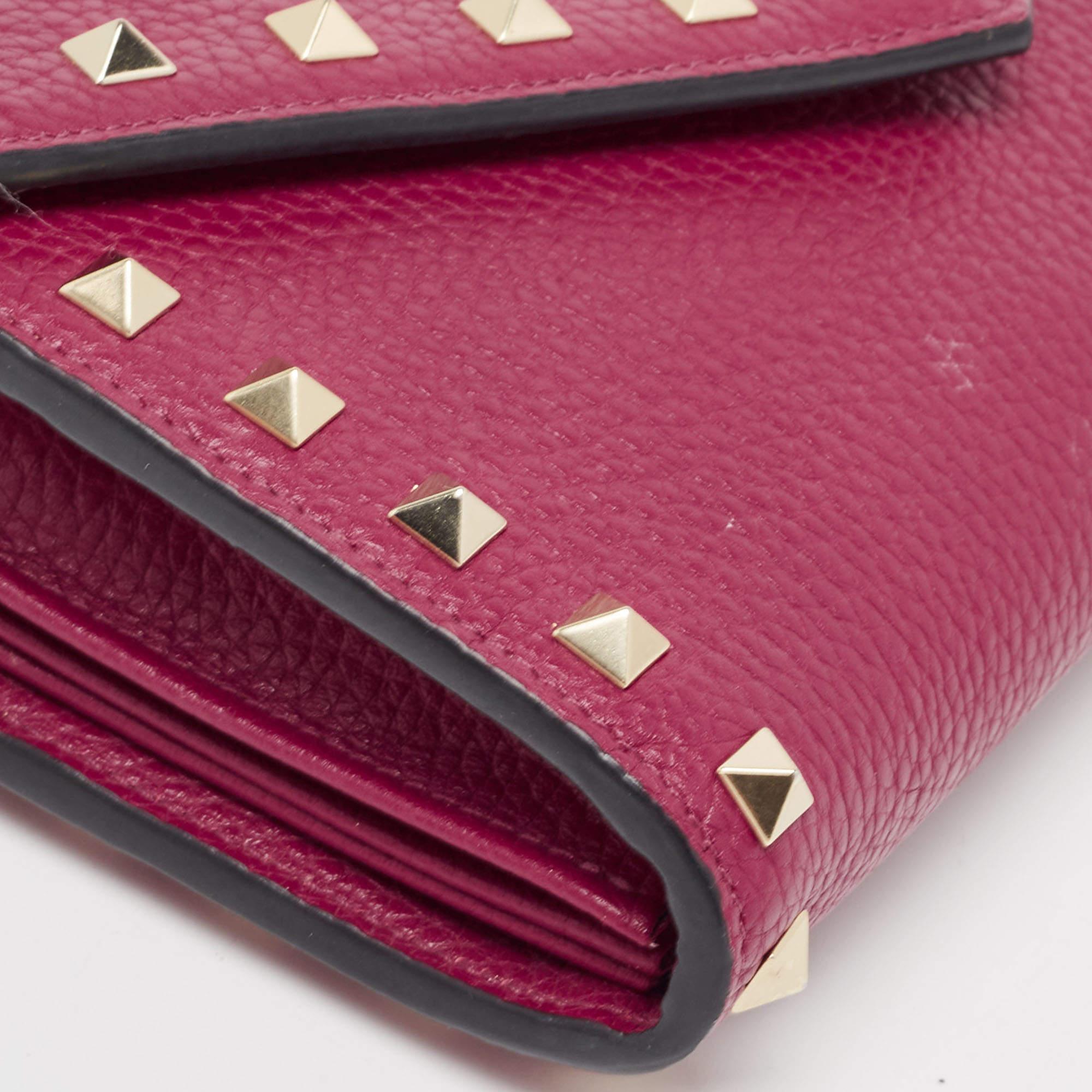 Portefeuille portefeuille Rockstud en cuir rose sur chaîne Valentino en vente 3