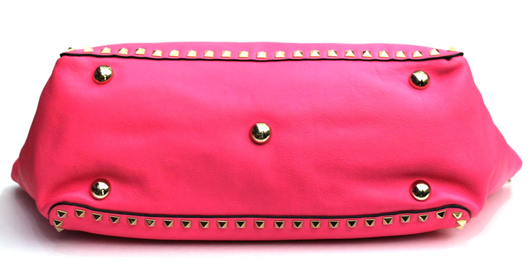 Valentino Pink Leather Rockstud Trapeze Shoulder Bag  In Excellent Condition In Torre Del Greco, IT