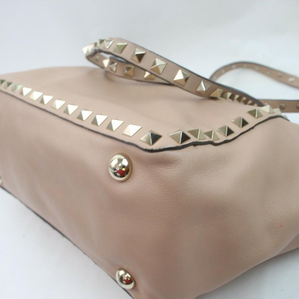 Valentino Pink Leather Rockstud Trapeze Tote Bag with Strap 863144 In Good Condition In Dix hills, NY