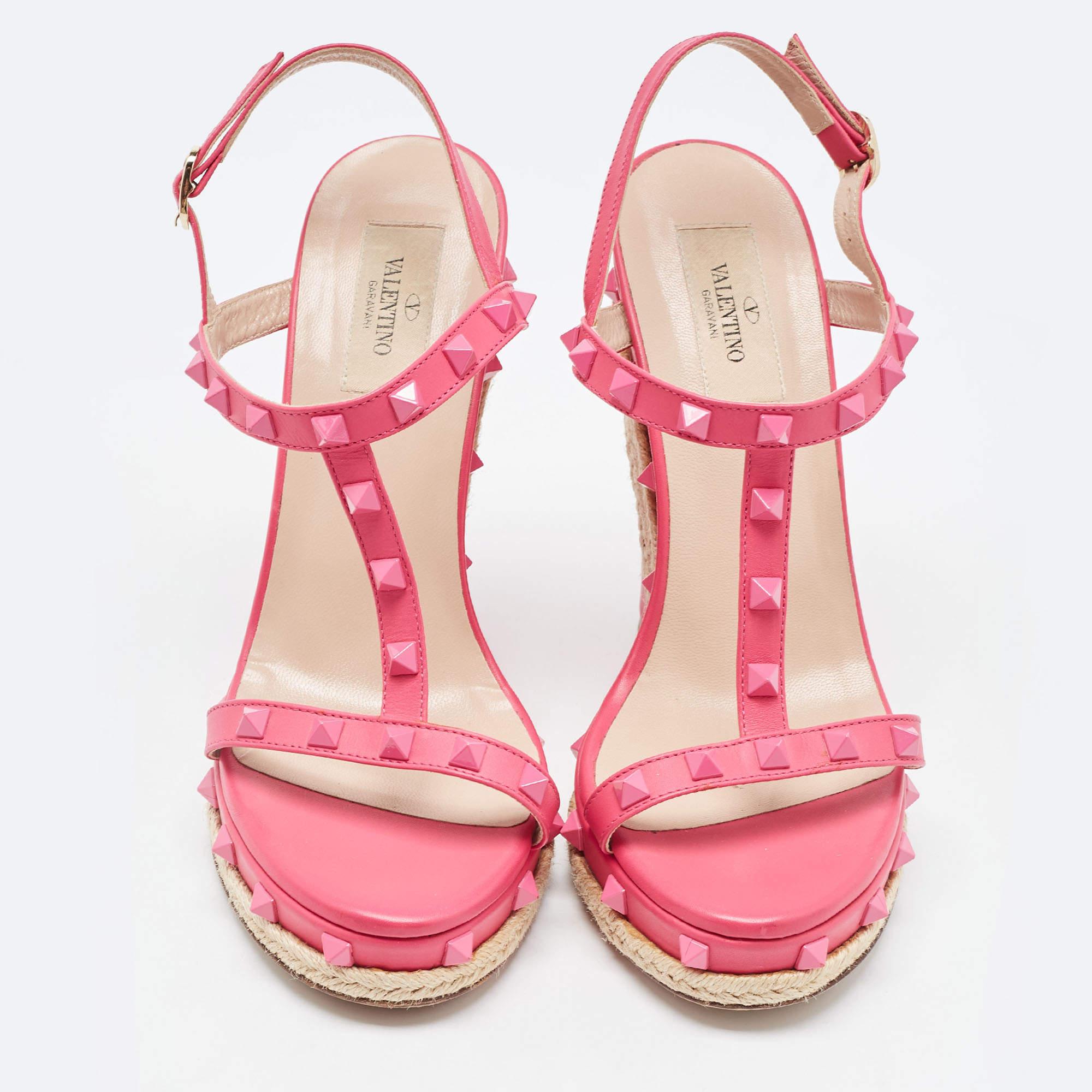 Valentino Pink Leather Rockstud Wedge Ankle Sandals Size 38.5 In Good Condition In Dubai, Al Qouz 2