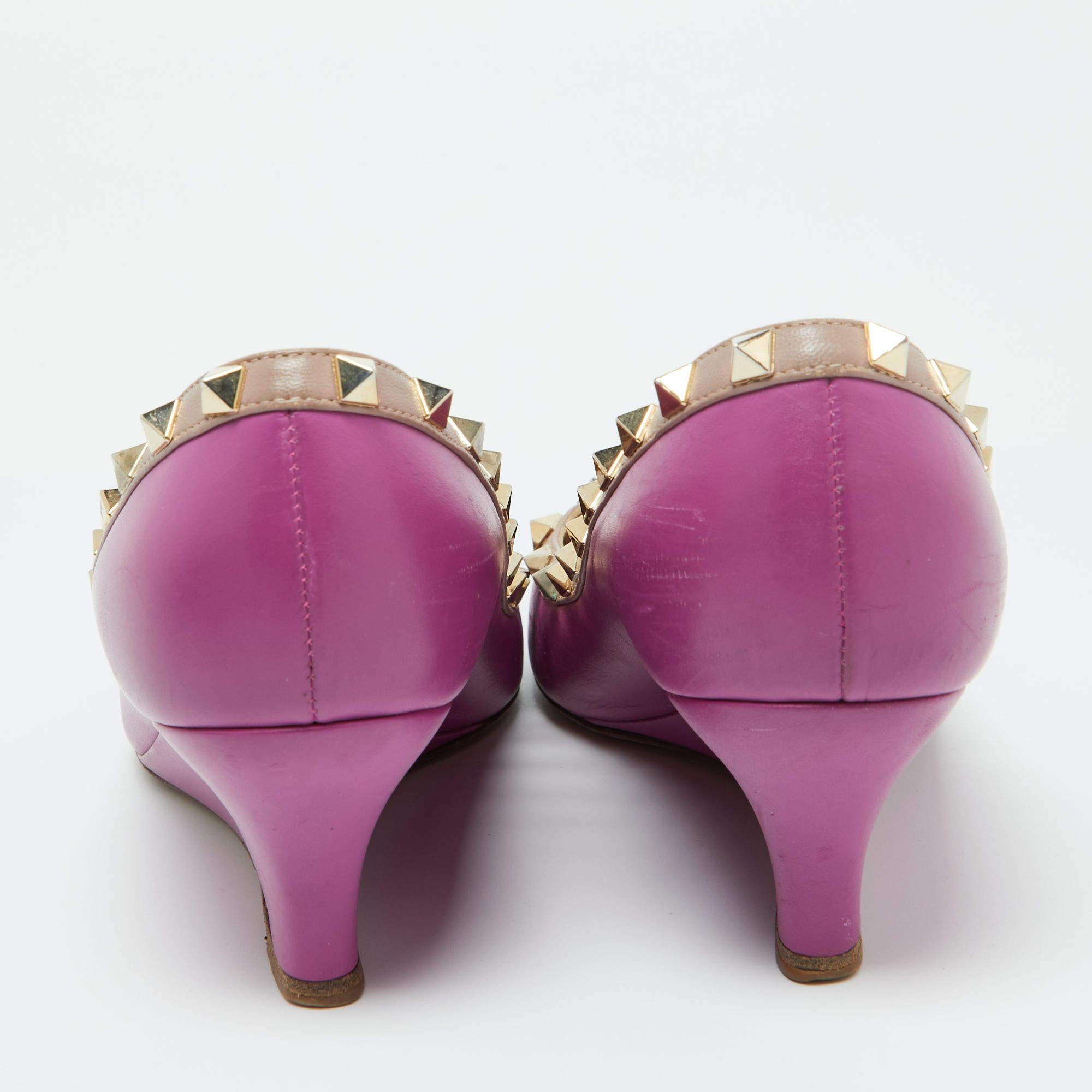 De las mujeres Bombas de cuña Rockstud de piel rosa Valentino talla 39.5