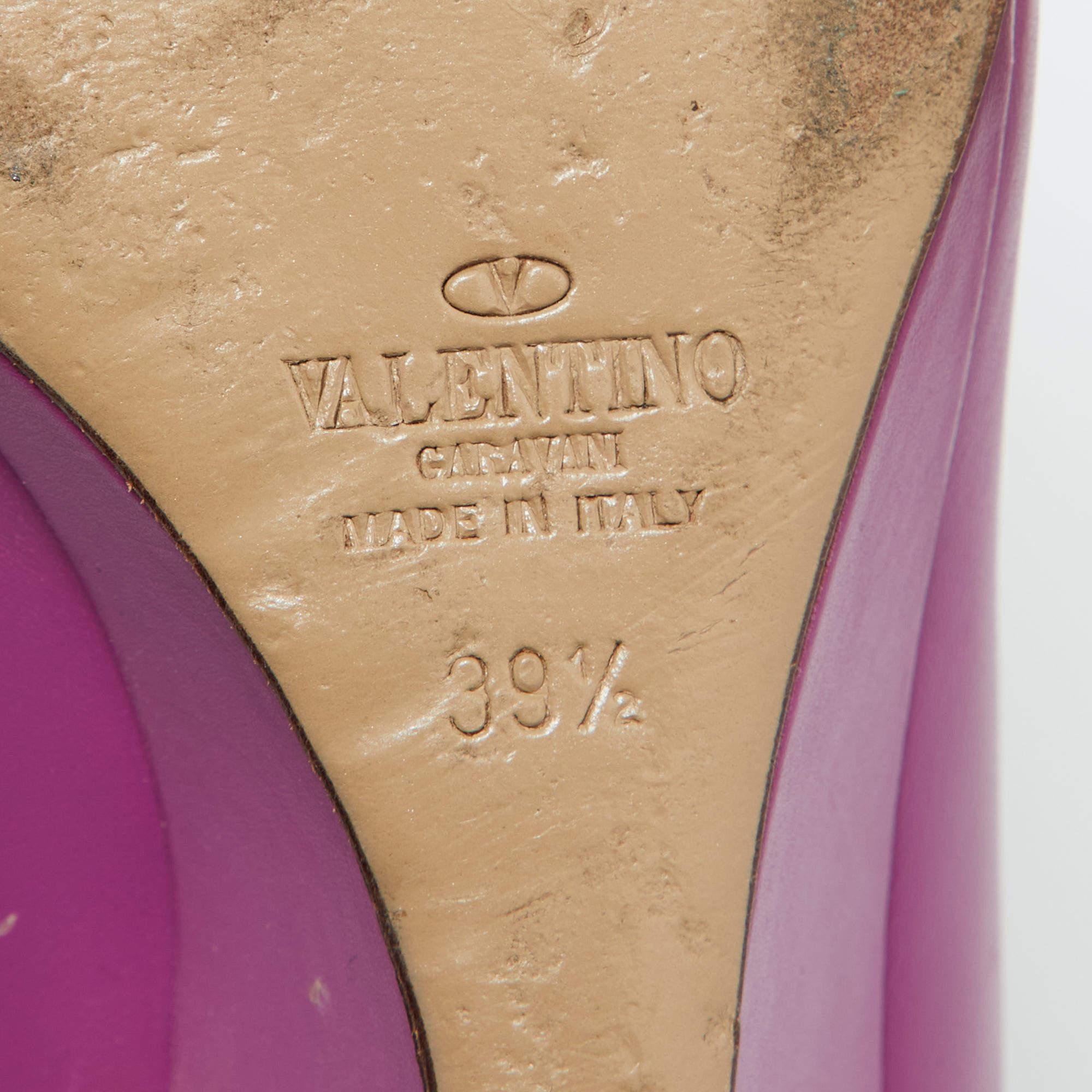 Bombas de cuña Rockstud de piel rosa Valentino talla 39.5 3