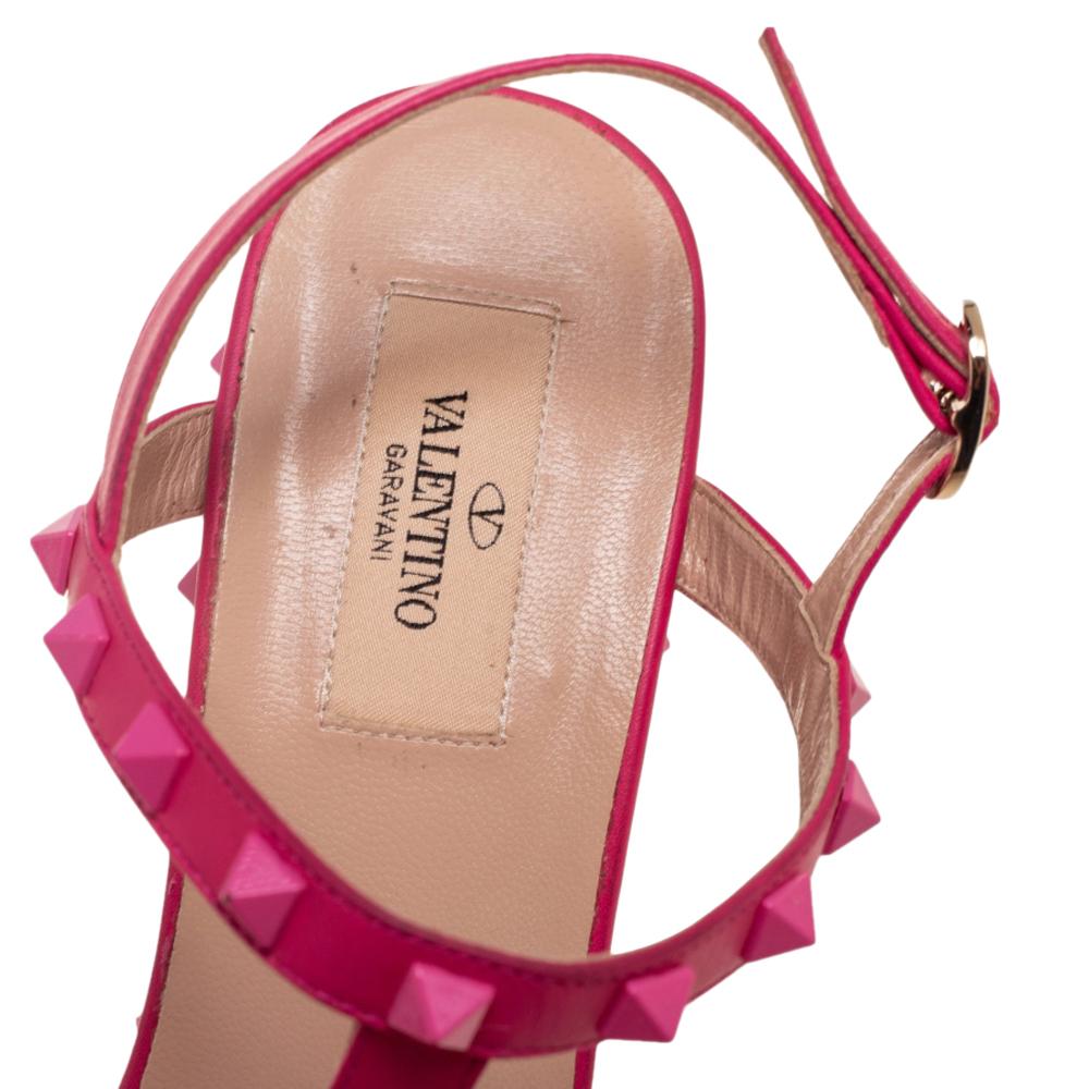 Valentino Pink Leather Rockstud Wedge Sandals Size 39.5 In Good Condition In Dubai, Al Qouz 2