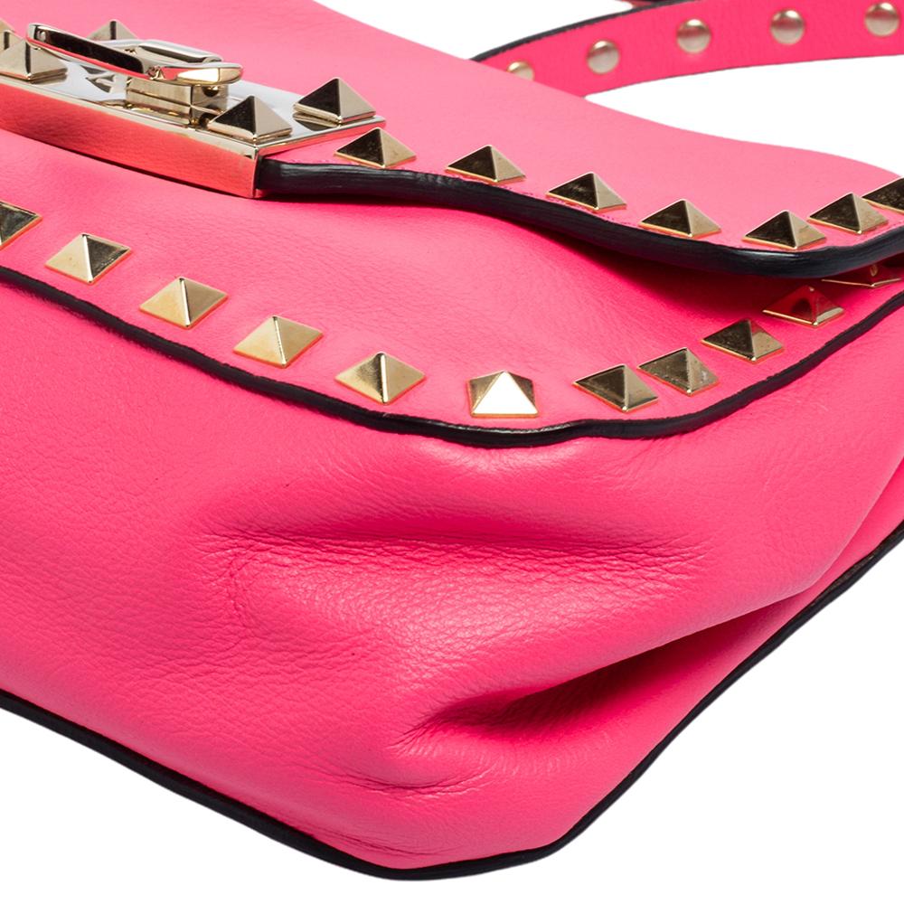 Valentino Pink Leather Small Rockstud Crossbody Bag In Excellent Condition In Dubai, Al Qouz 2