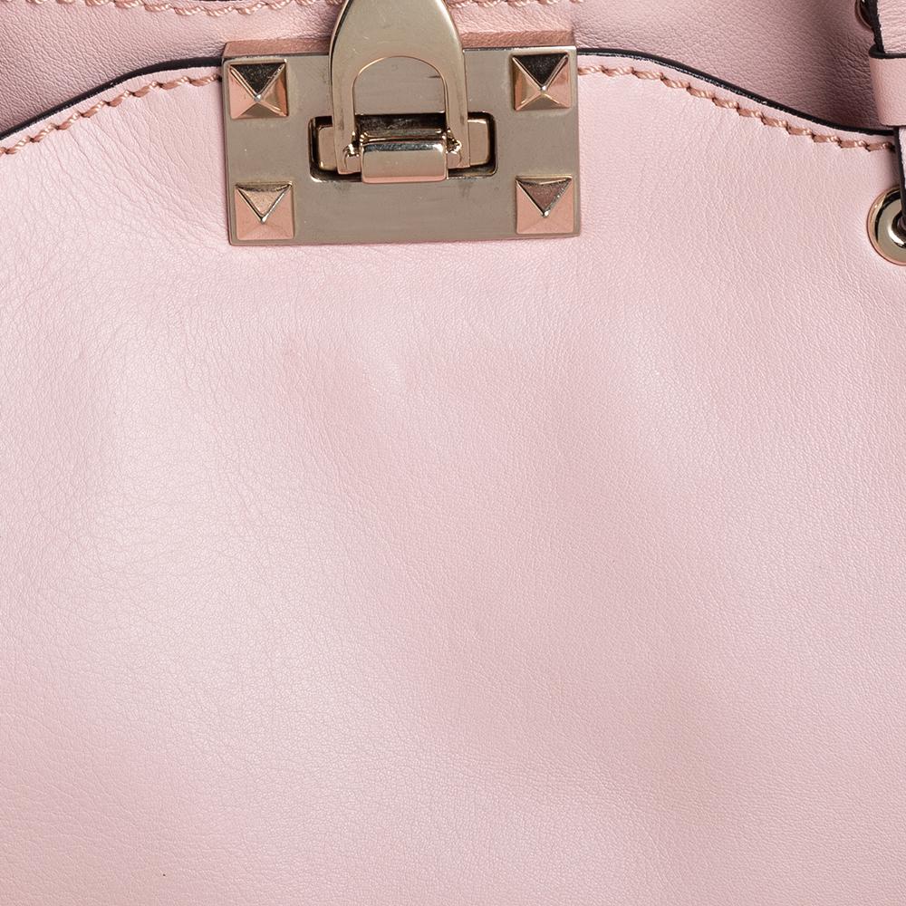 Bolso trapecio pequeño Rockstud de piel rosa de Valentino 5