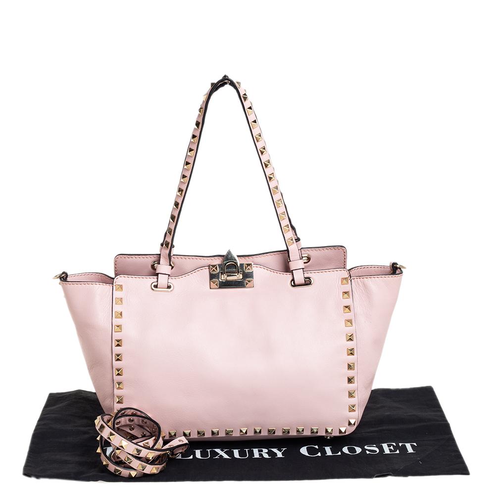 Bolso trapecio pequeño Rockstud de piel rosa de Valentino 6