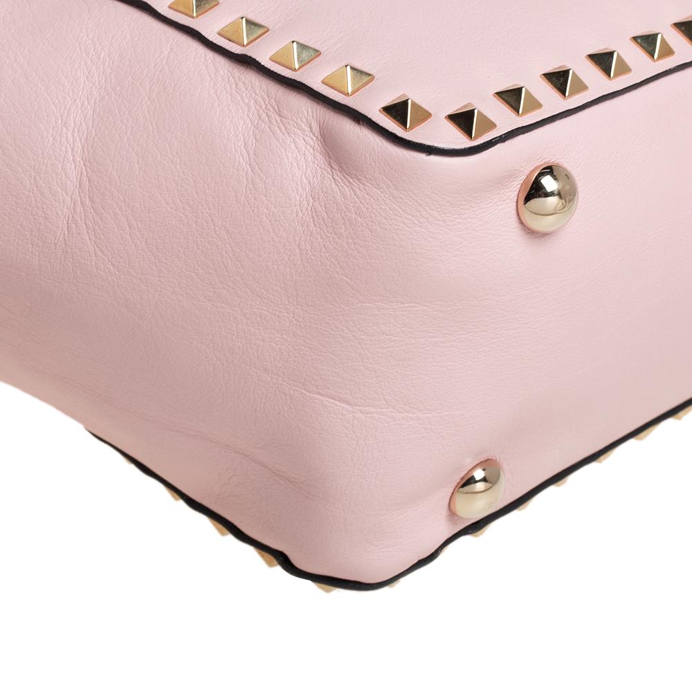 Bolso trapecio pequeño Rockstud de piel rosa de Valentino 1