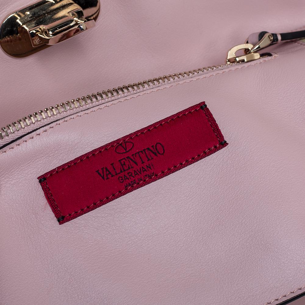 Valentino Pink Leather Small Rockstud Trapeze Tote In Good Condition In Dubai, Al Qouz 2