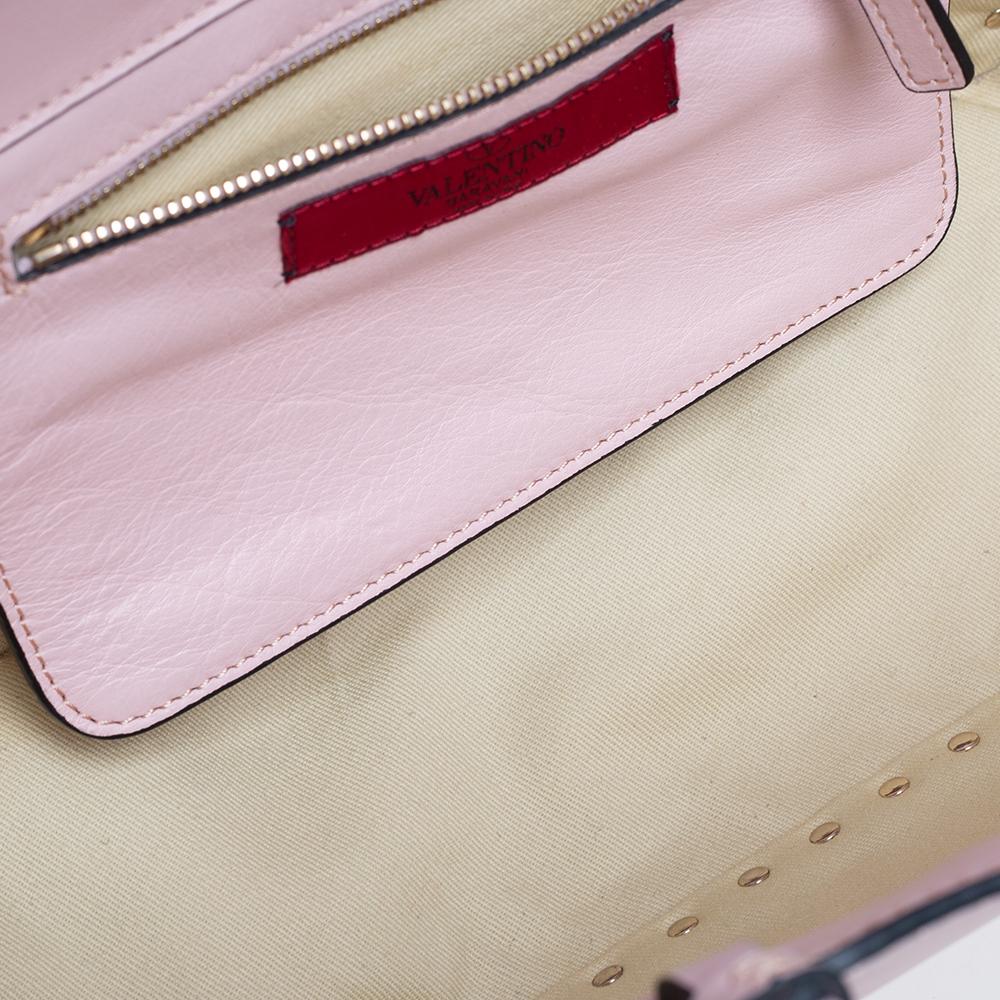 Bolso trapecio pequeño Rockstud de piel rosa de Valentino 3