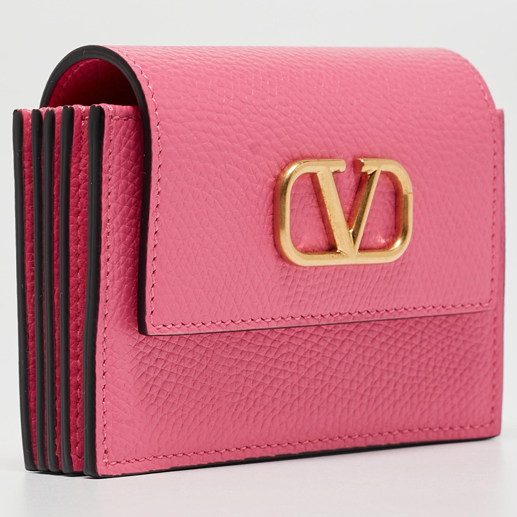 The Valentino card holder is a practical accessory highlighted by the famous VLogo. This compact and stylish piece is perfect for organizing and carrying your cards and cash with a touch of elegance.


Includes
Original Dustbag, Original Box