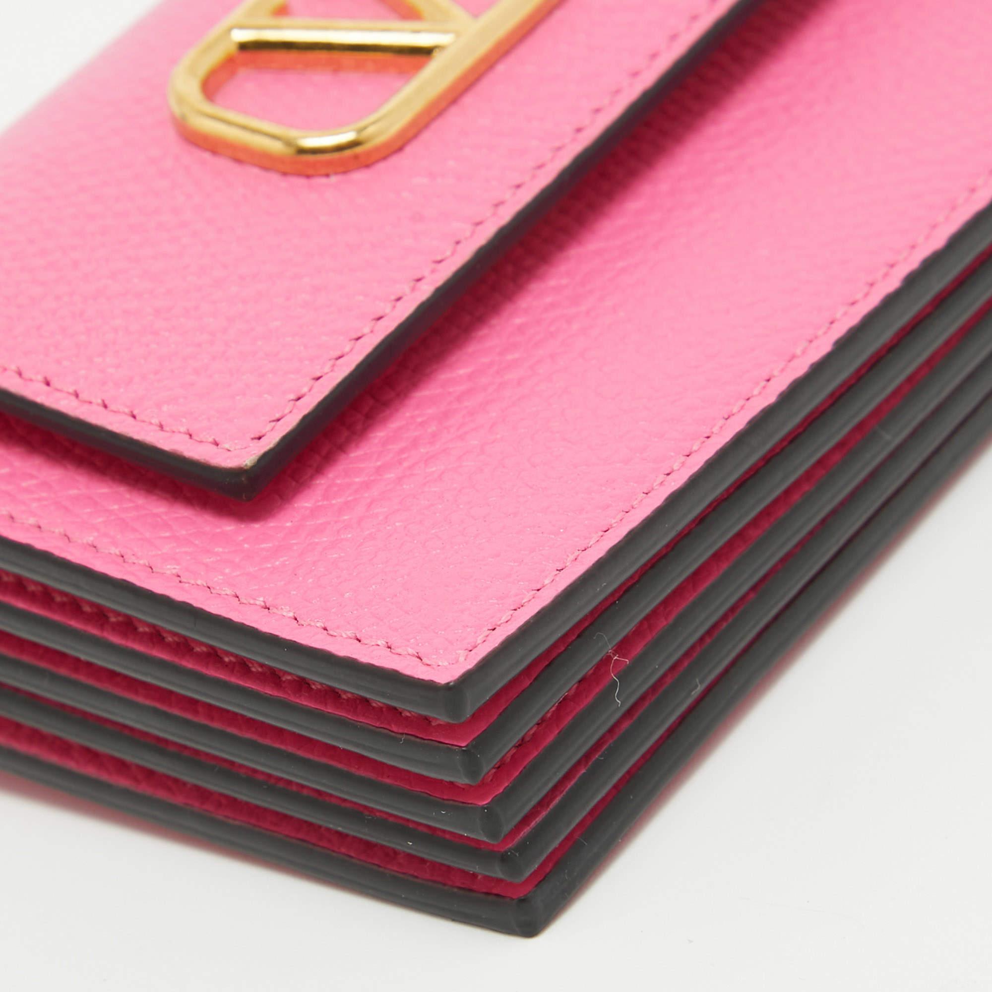 Valentino Pink Leather VLogo Accordion Card Holder In New Condition For Sale In Dubai, Al Qouz 2