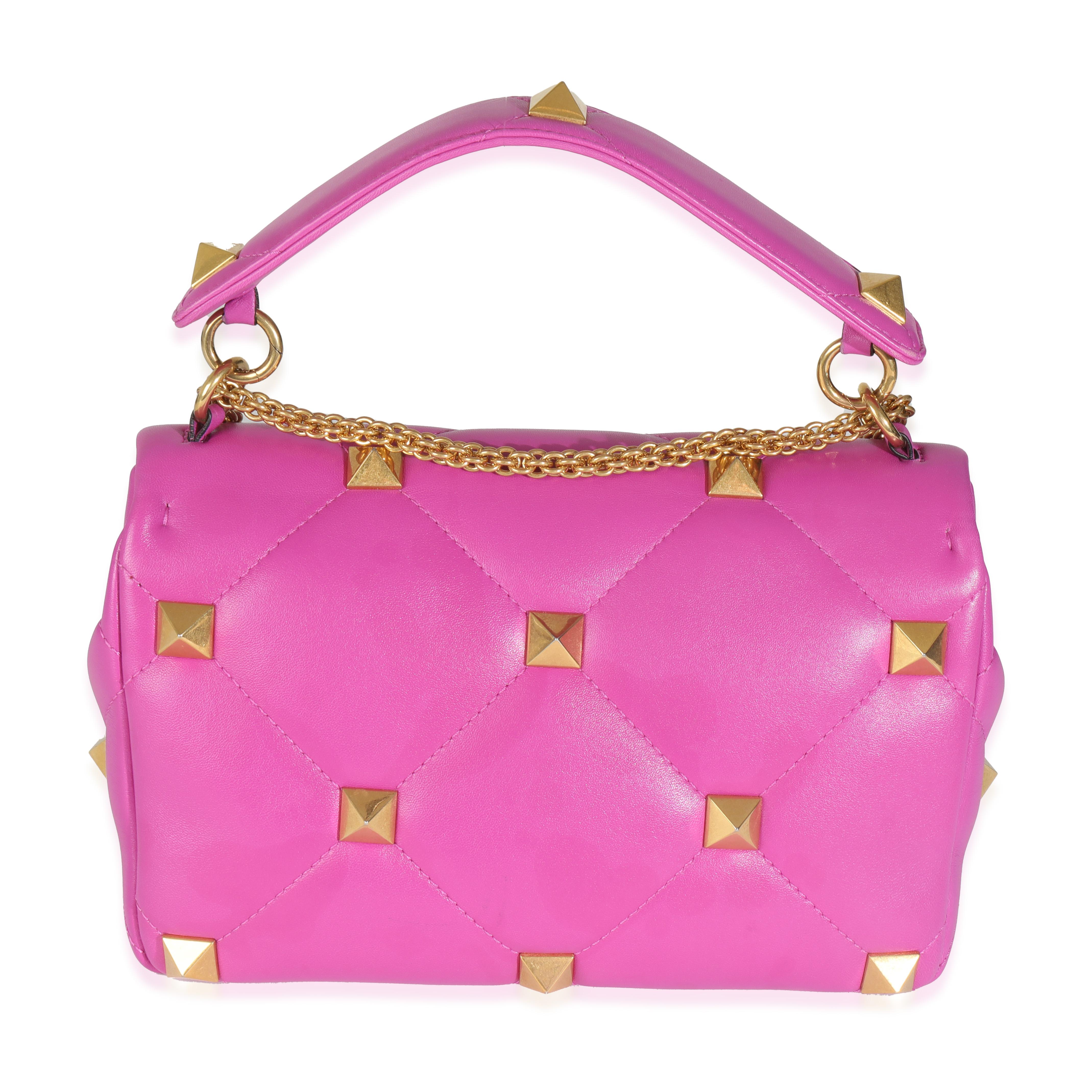 Título del listado: Bolso Romano Mediano de Tachuelas Valentino en Napa Rosa
SKU: Z145236
Estado: Seminuevo 
Descripción del estado: Con los emblemáticos adornos Rockstud de Valentino, el Rockstud Spike incorpora una correa de eslabones de cadena