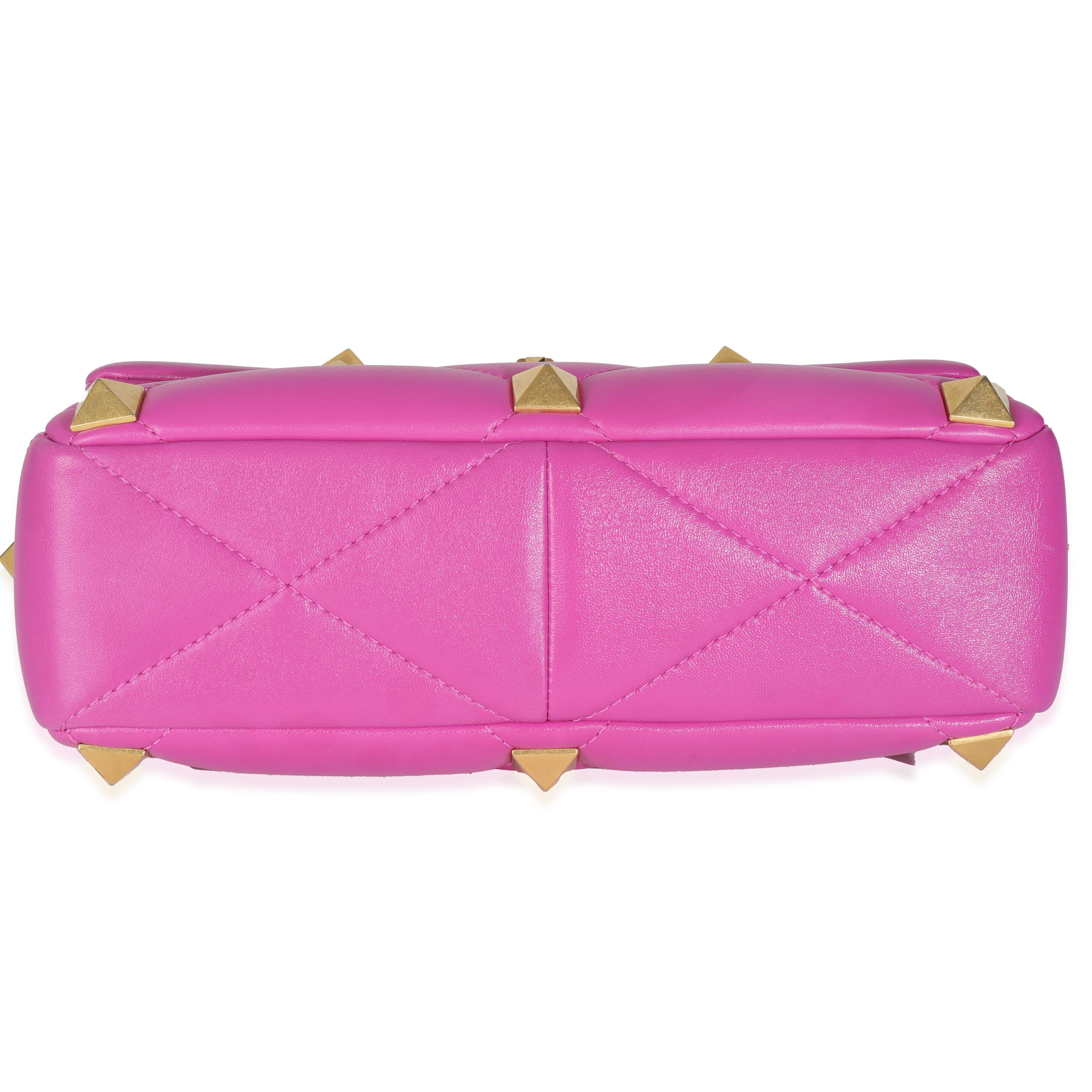 Bolso romano mediano con tachuelas Valentino en napa rosa en venta 3